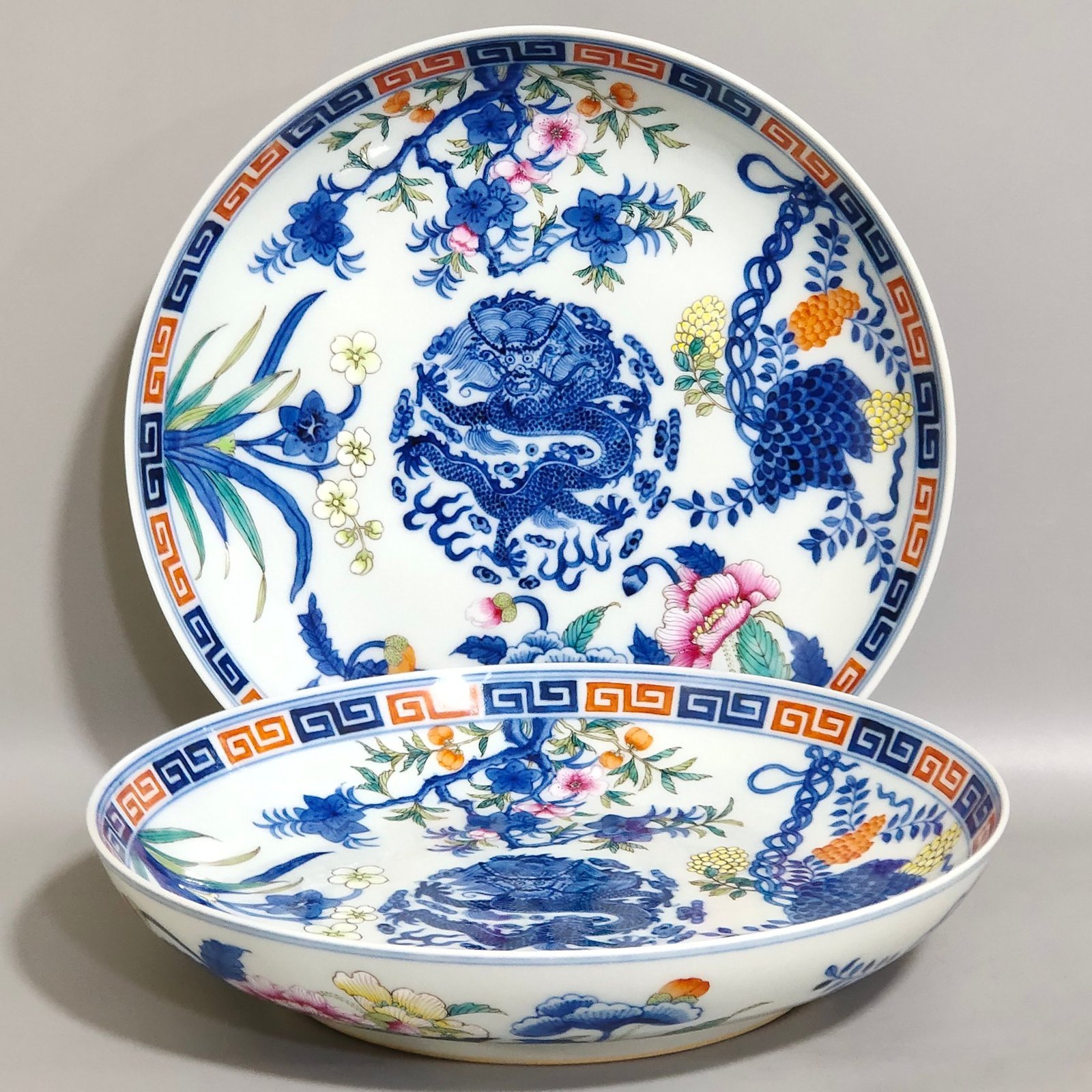 Qing Dynasty Yongzheng Doucai Tuanlong flower plate