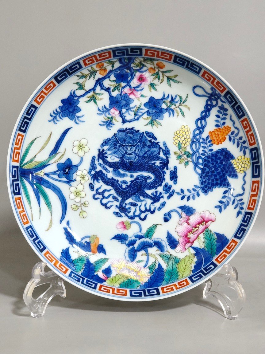 Qing Dynasty Yongzheng Doucai Tuanlong flower plate
