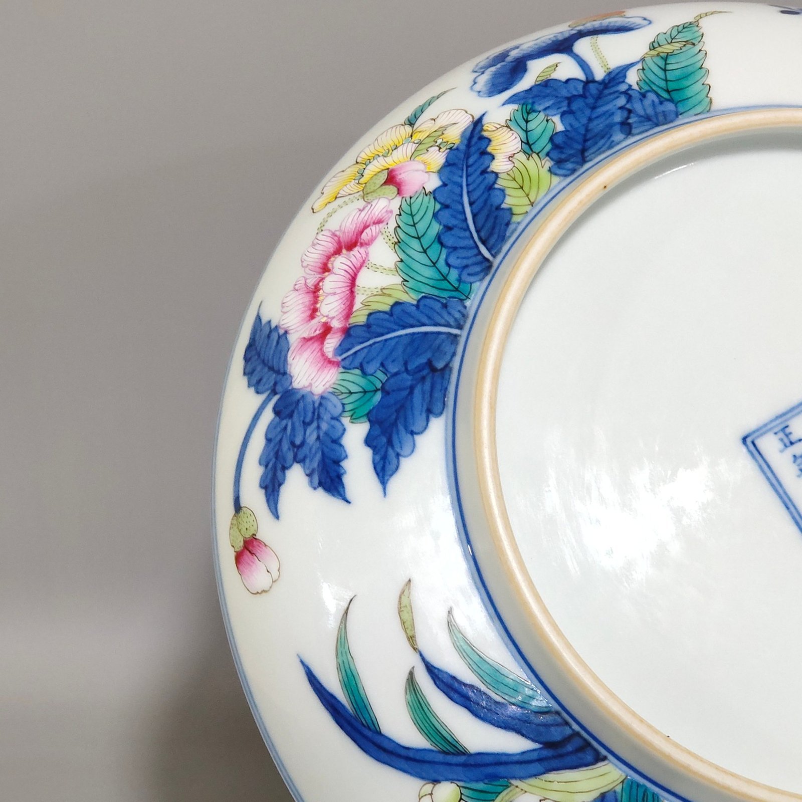 Qing Dynasty Yongzheng Doucai Tuanlong flower plate
