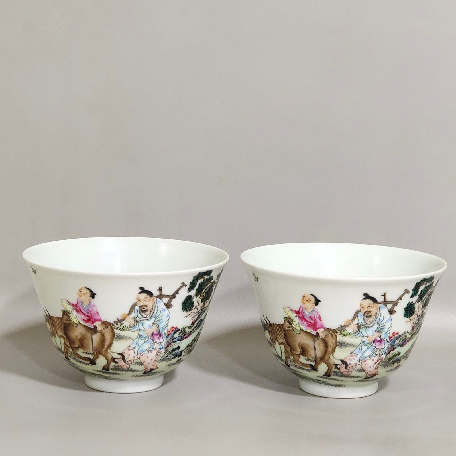 Qing Dynasty Yongzheng spring plowing picture inscribed poem cup