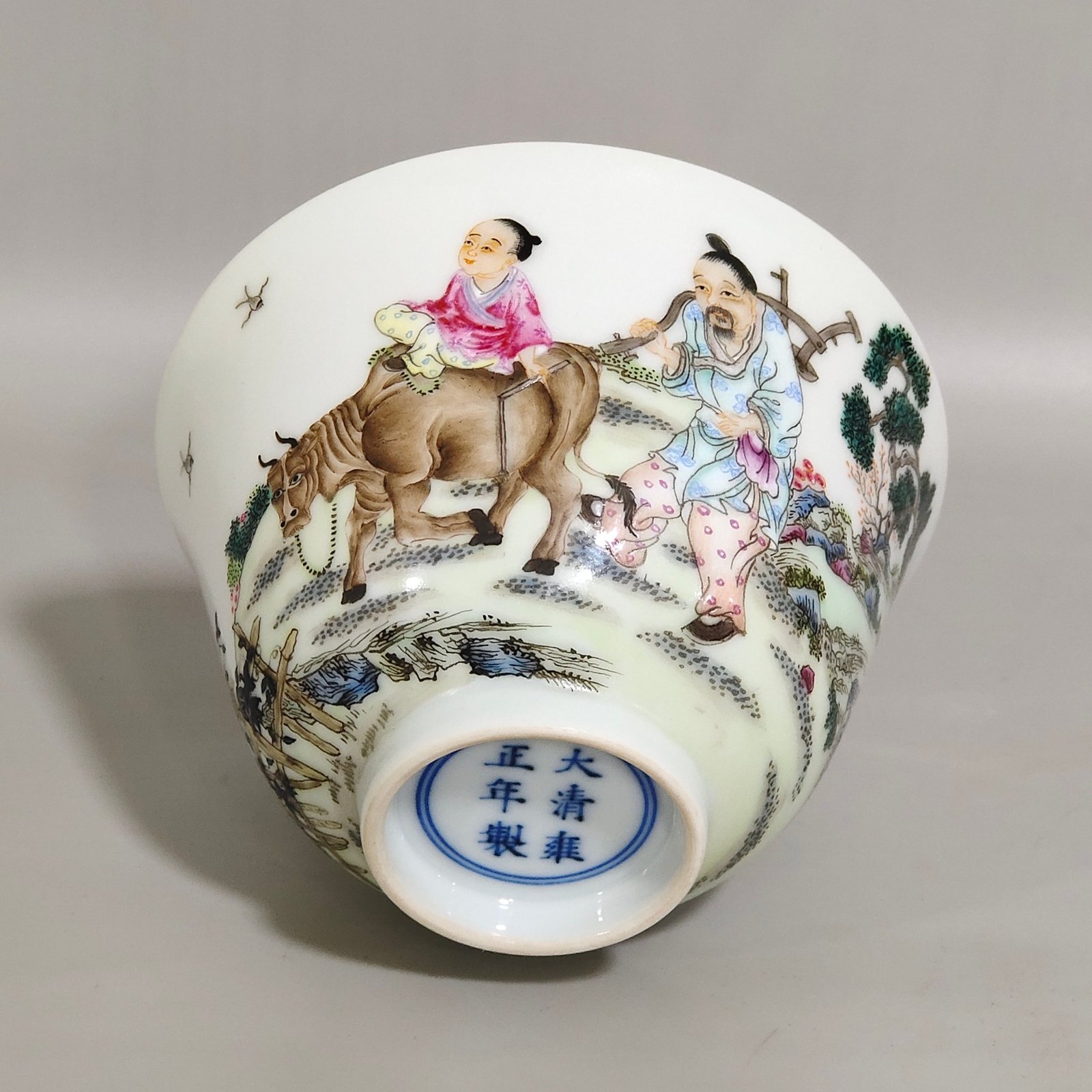 Qing Dynasty Yongzheng spring plowing picture inscribed poem cup