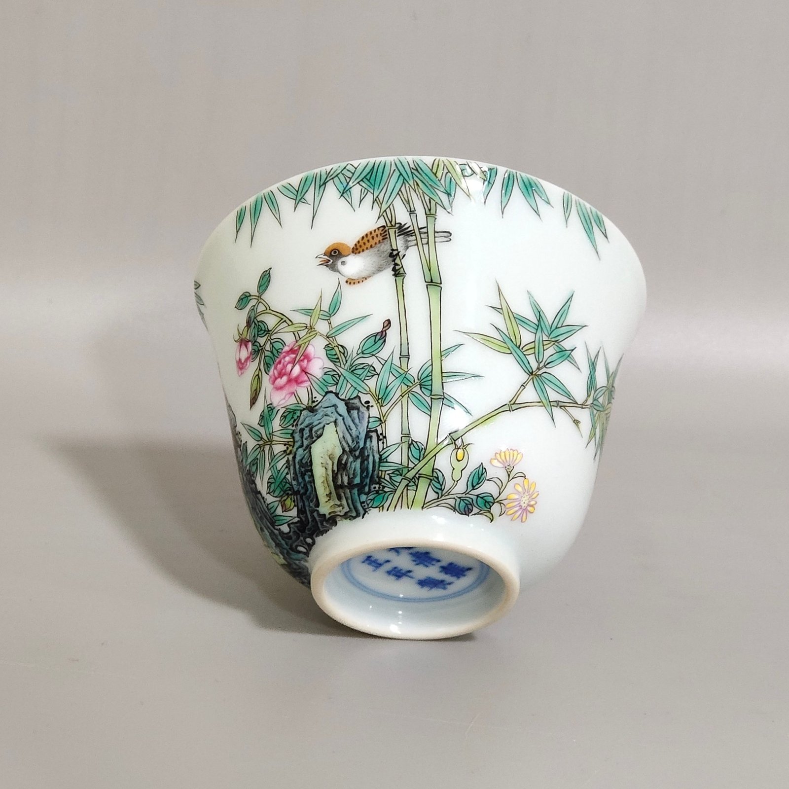 Qing Dynasty Yongzheng period rose flower green bamboo poem thin cup