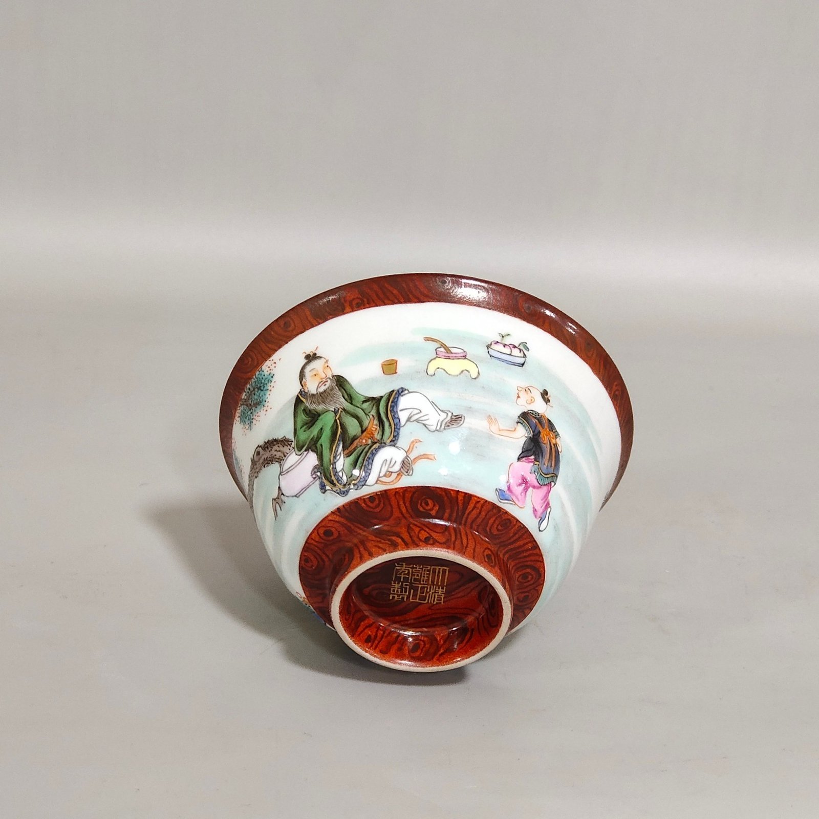 Qing Dynasty Yongzheng wood grain glaze character story cup