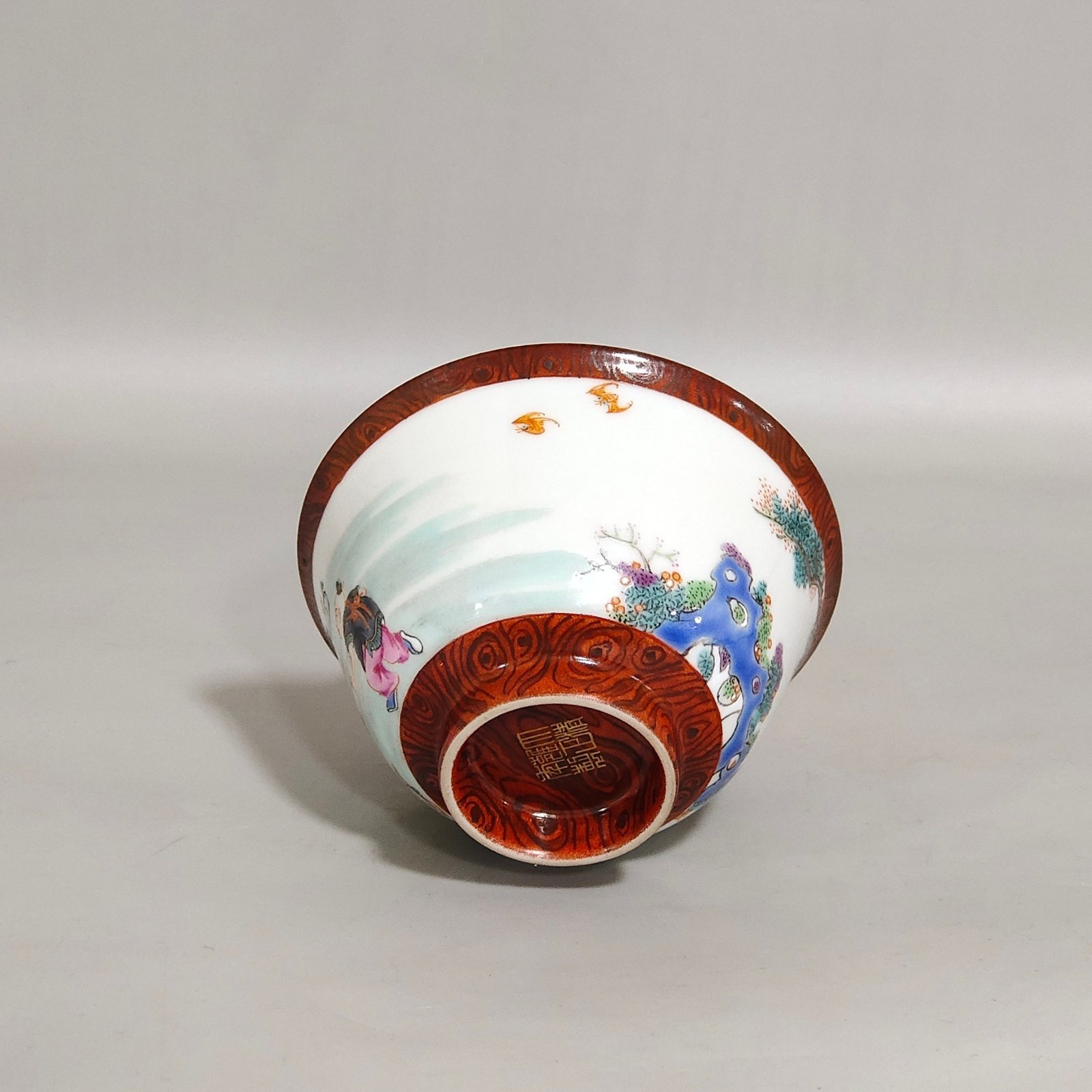 Qing Dynasty Yongzheng wood grain glaze character story cup
