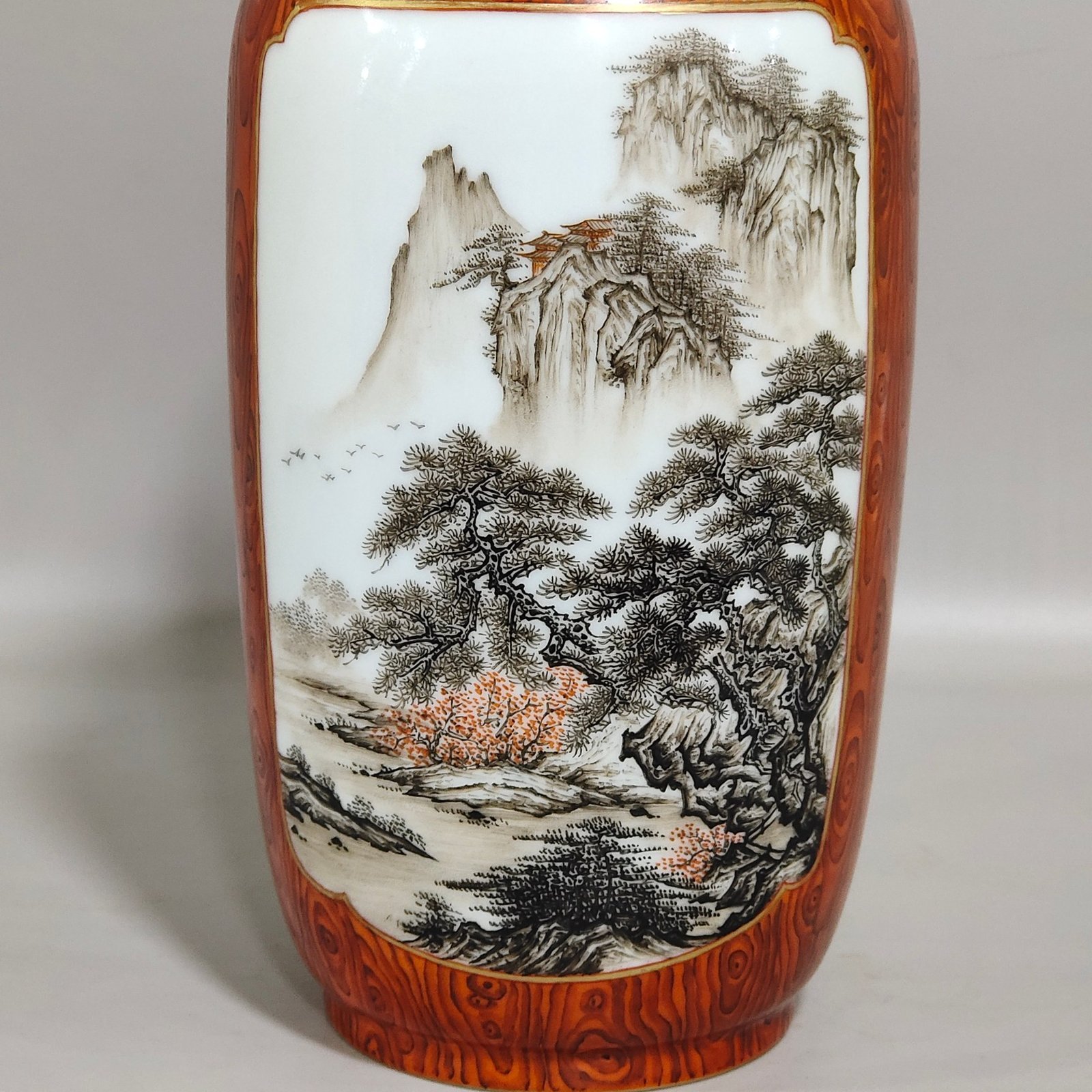 Qing Dynasty Yongzheng wood grain glazed window ink color landscape firecracker bottle