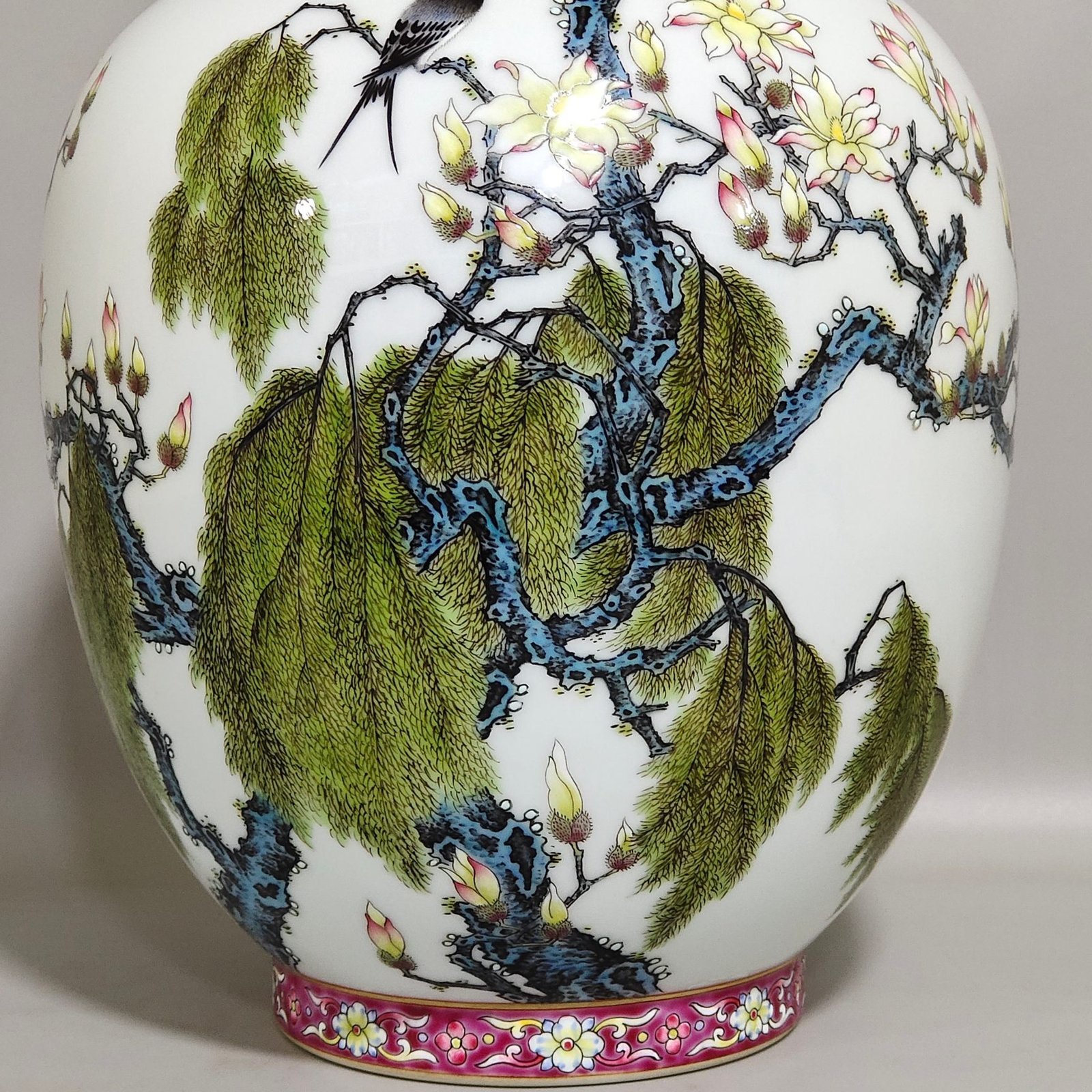 Qing Dynasty Yongzheng Xinglin Chunyan poem amphorae