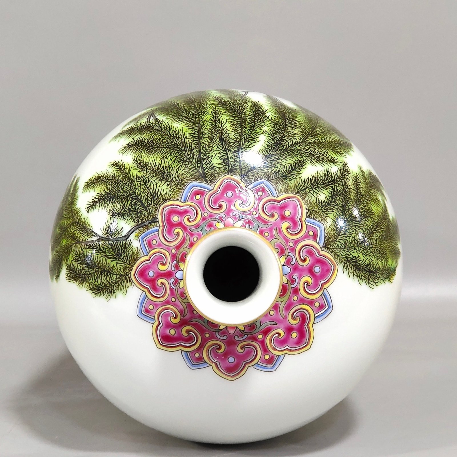 Qing Dynasty Yongzheng Xinglin Chunyan poem poem plum vase