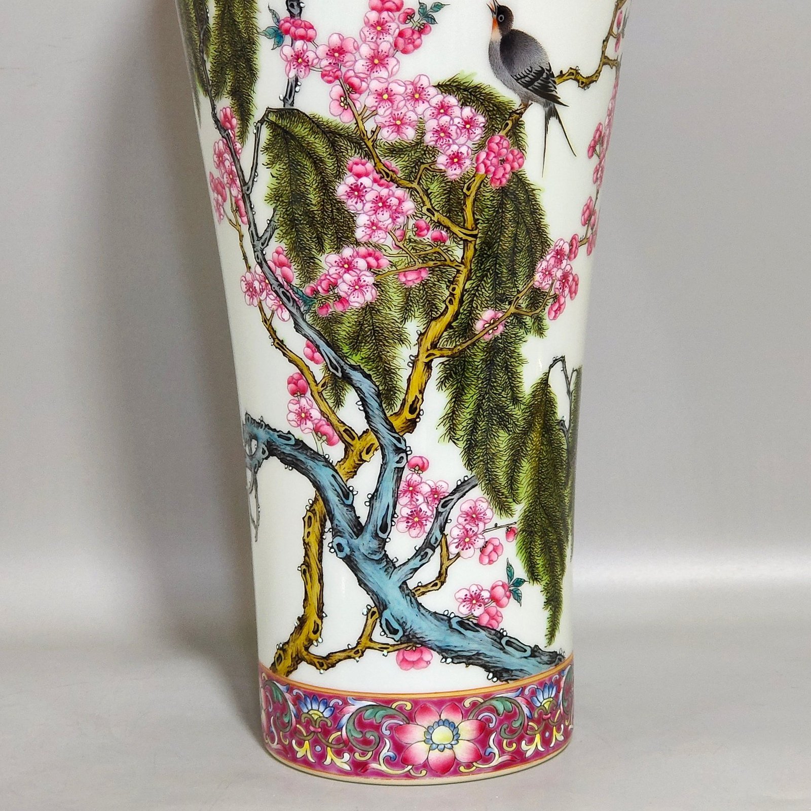 Qing Dynasty Yongzheng Xinglin Chunyan poem poem plum vase