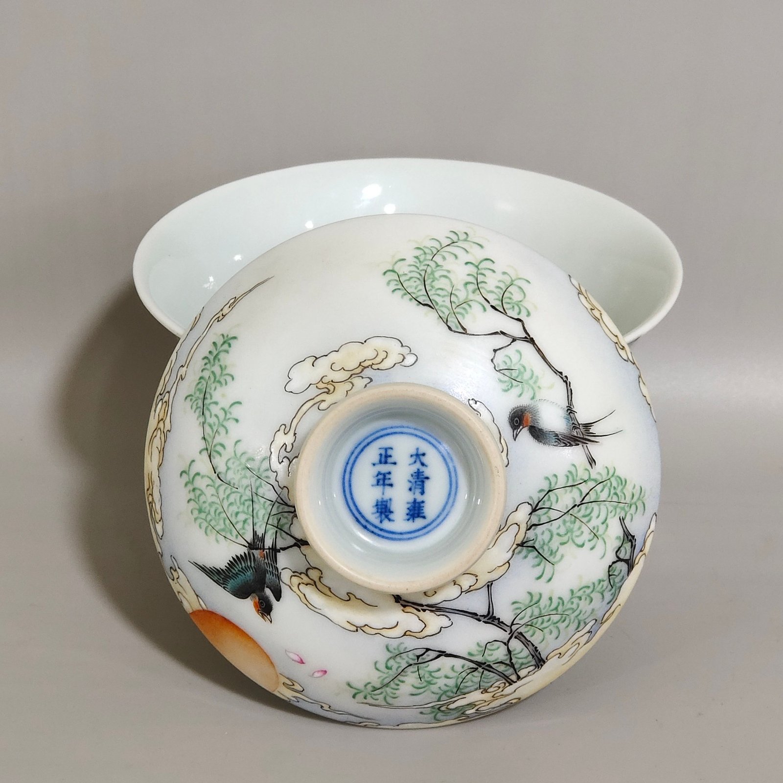 Qing Dynasty Yongzheng Xinglin Chunyan poem cover bowl