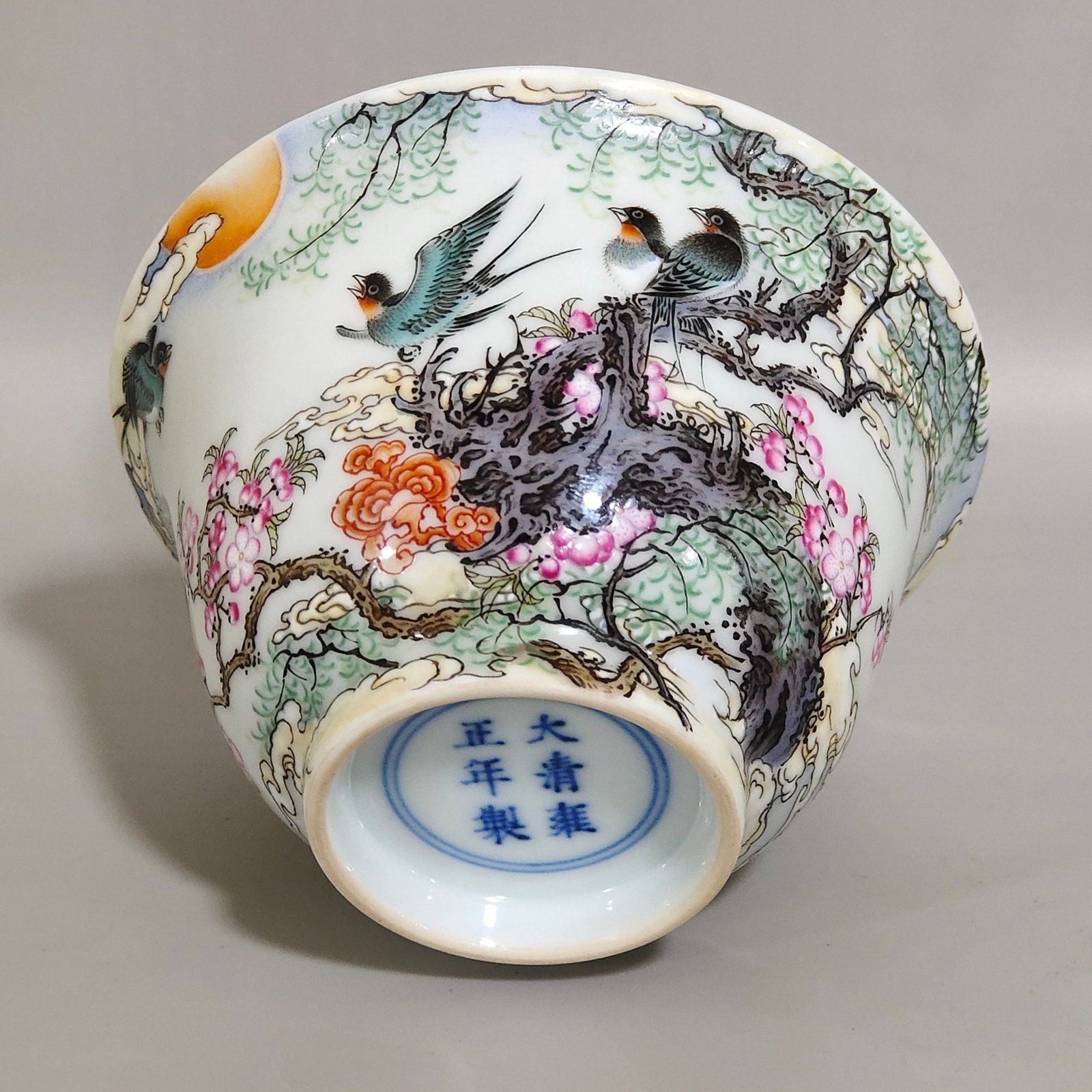 Qing Dynasty Yongzheng Xinglin Chunyan poem cover bowl