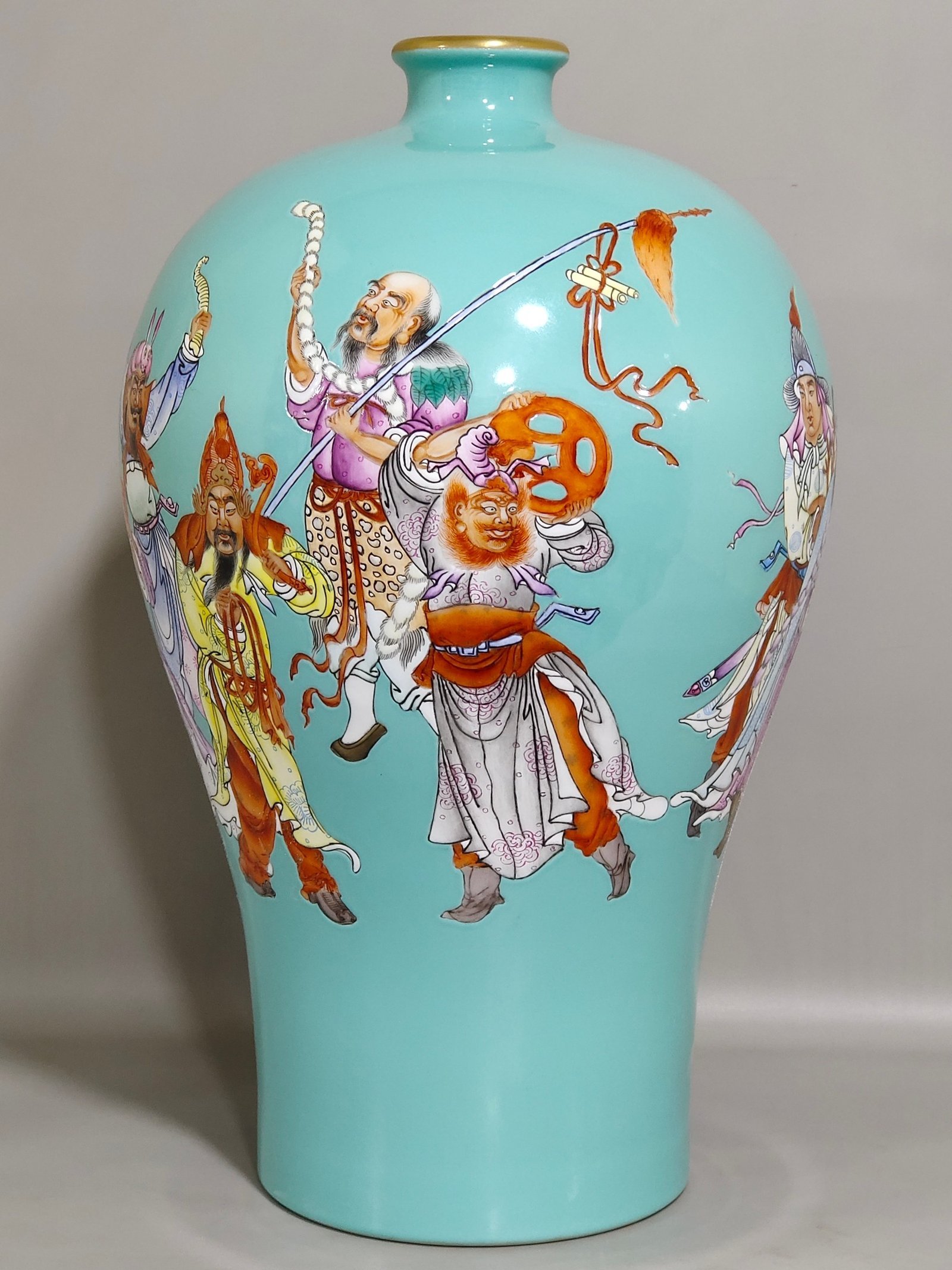 Qing Dynasty Yongzheng turquoise green figure eight barbarian tribute poem plum vase