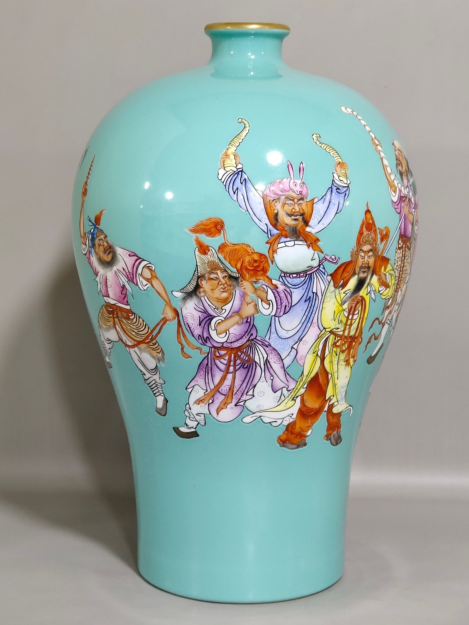 Qing Dynasty Yongzheng turquoise green figure eight barbarian tribute poem plum vase