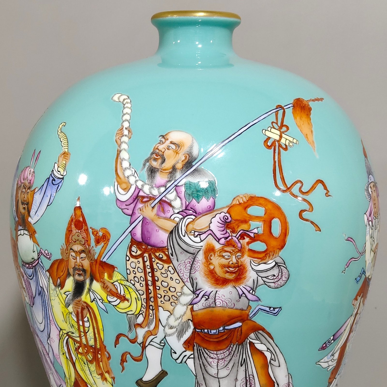 Qing Dynasty Yongzheng turquoise green figure eight barbarian tribute poem plum vase