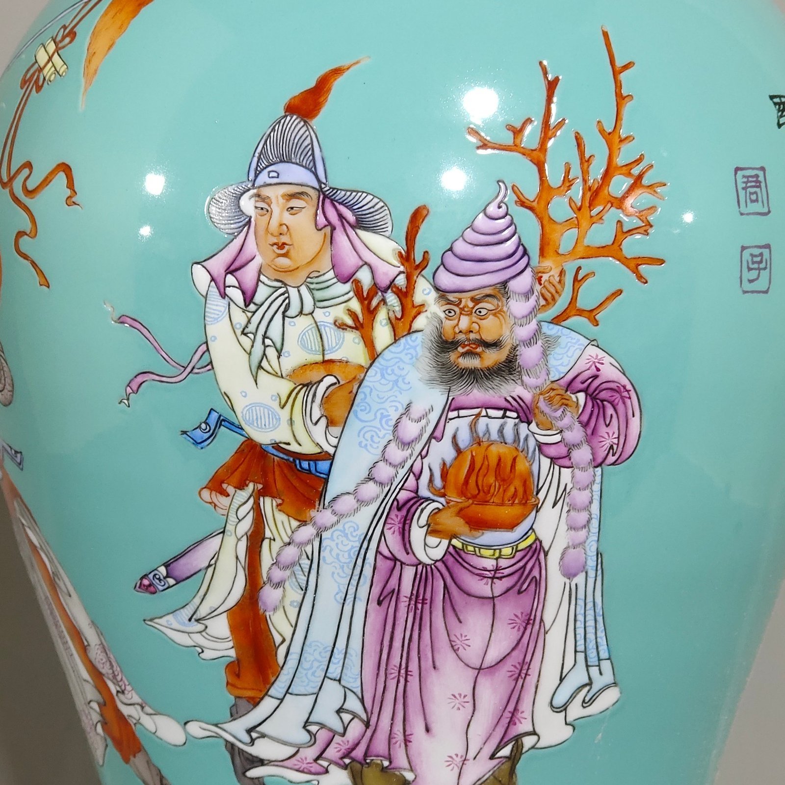 Qing Dynasty Yongzheng turquoise green figure eight barbarian tribute poem plum vase
