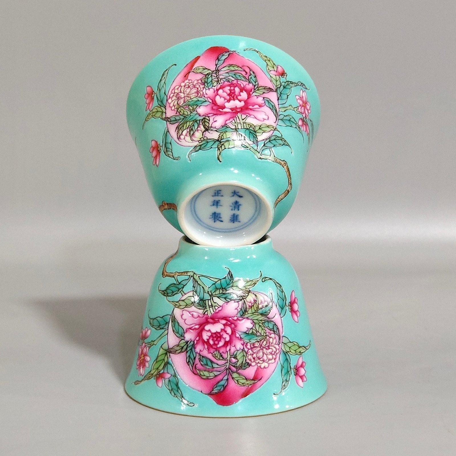 Qing Dynasty Yongzheng turquoise green longevity peach and peony tea set cup