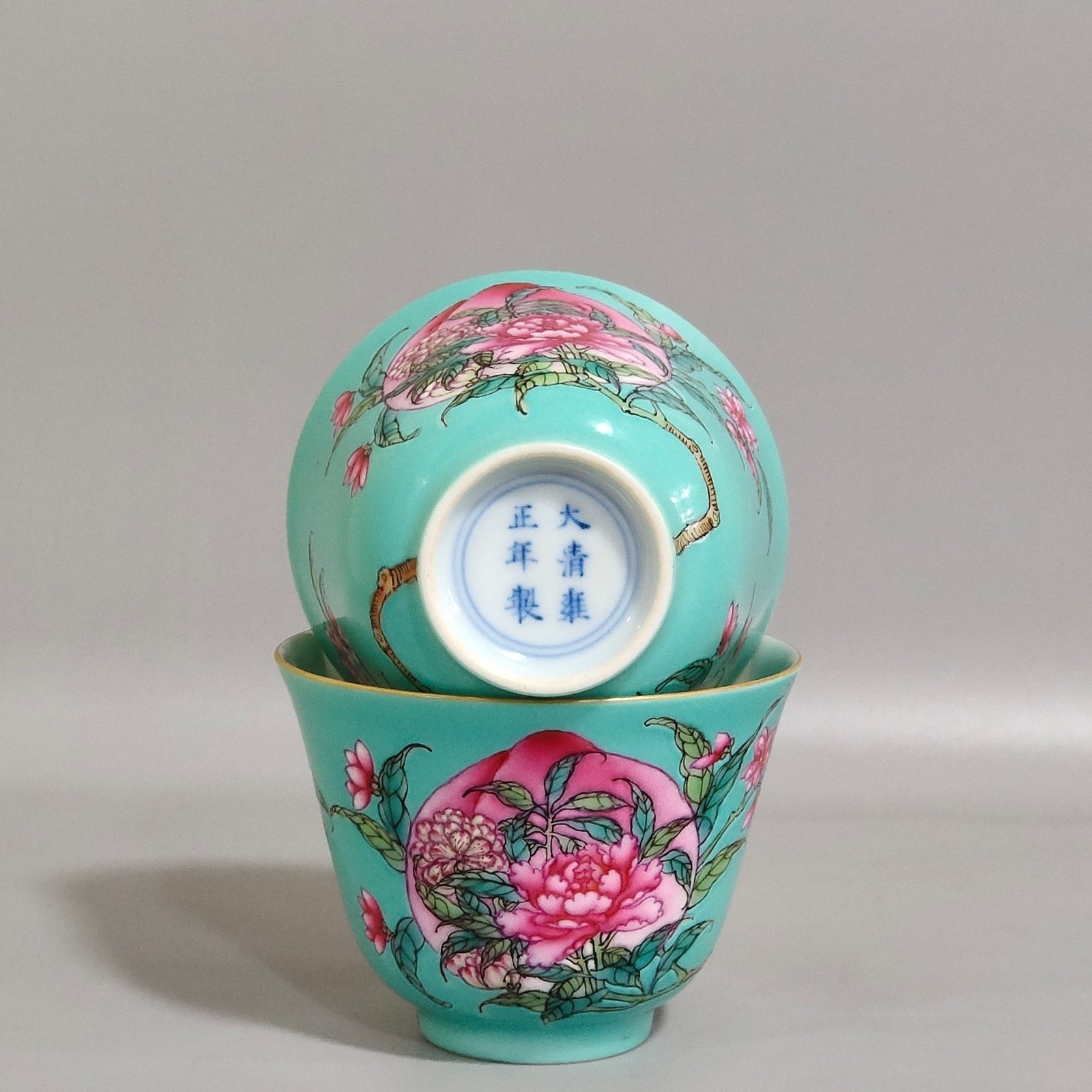 Qing Dynasty Yongzheng turquoise green longevity peach and peony tea set cup