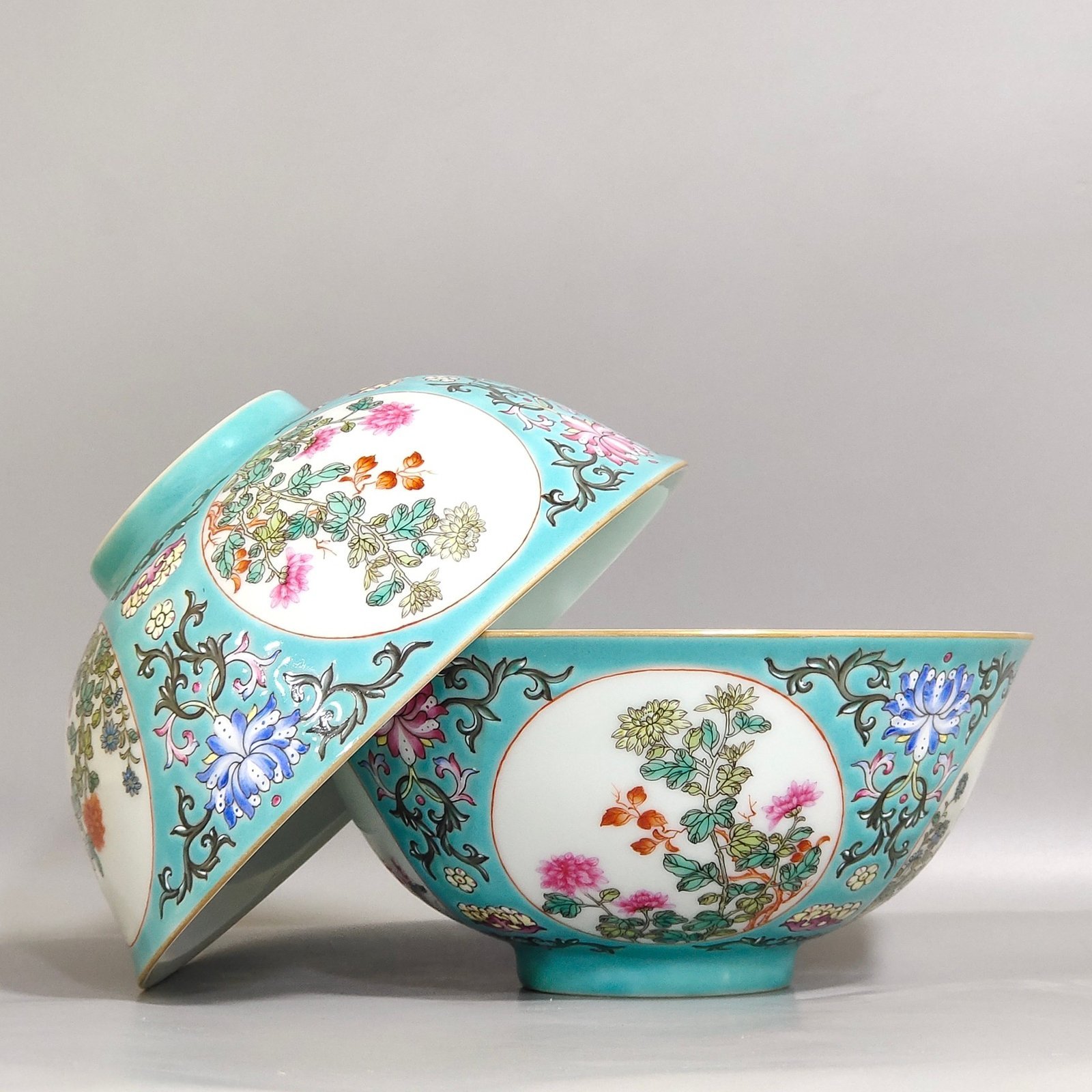 Qing Dynasty Yongzheng turquoise window flower bowl