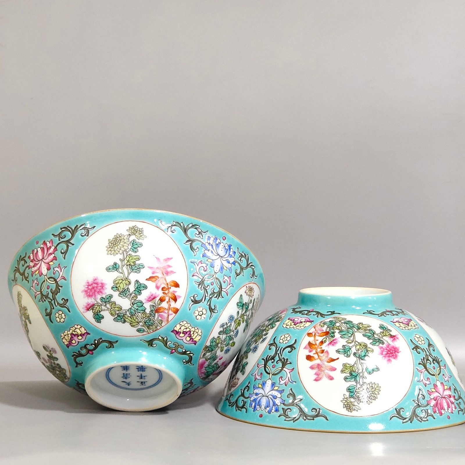 Qing Dynasty Yongzheng turquoise window flower bowl