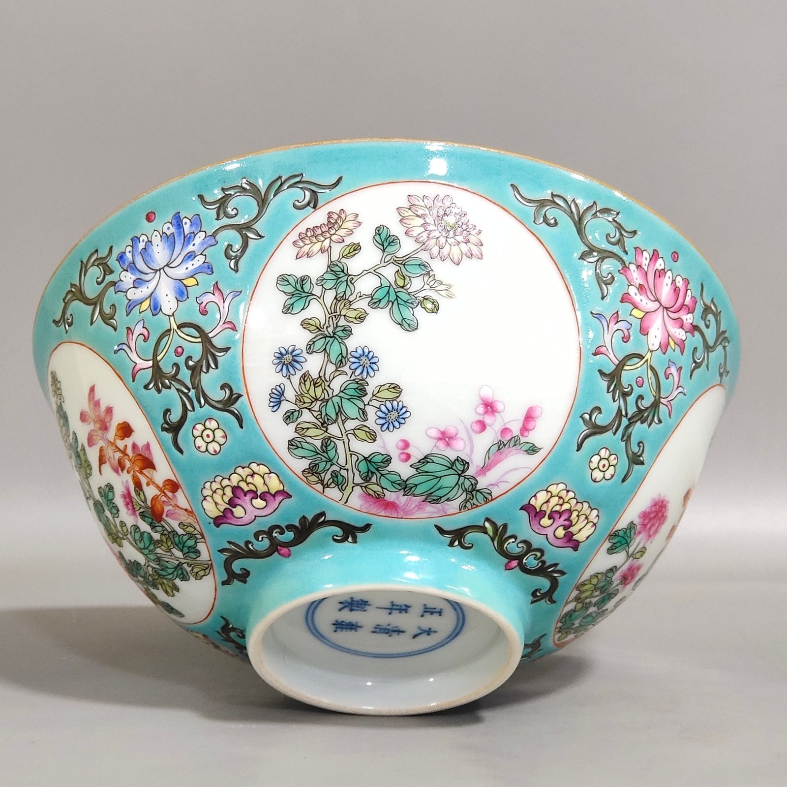 Qing Dynasty Yongzheng turquoise window flower bowl