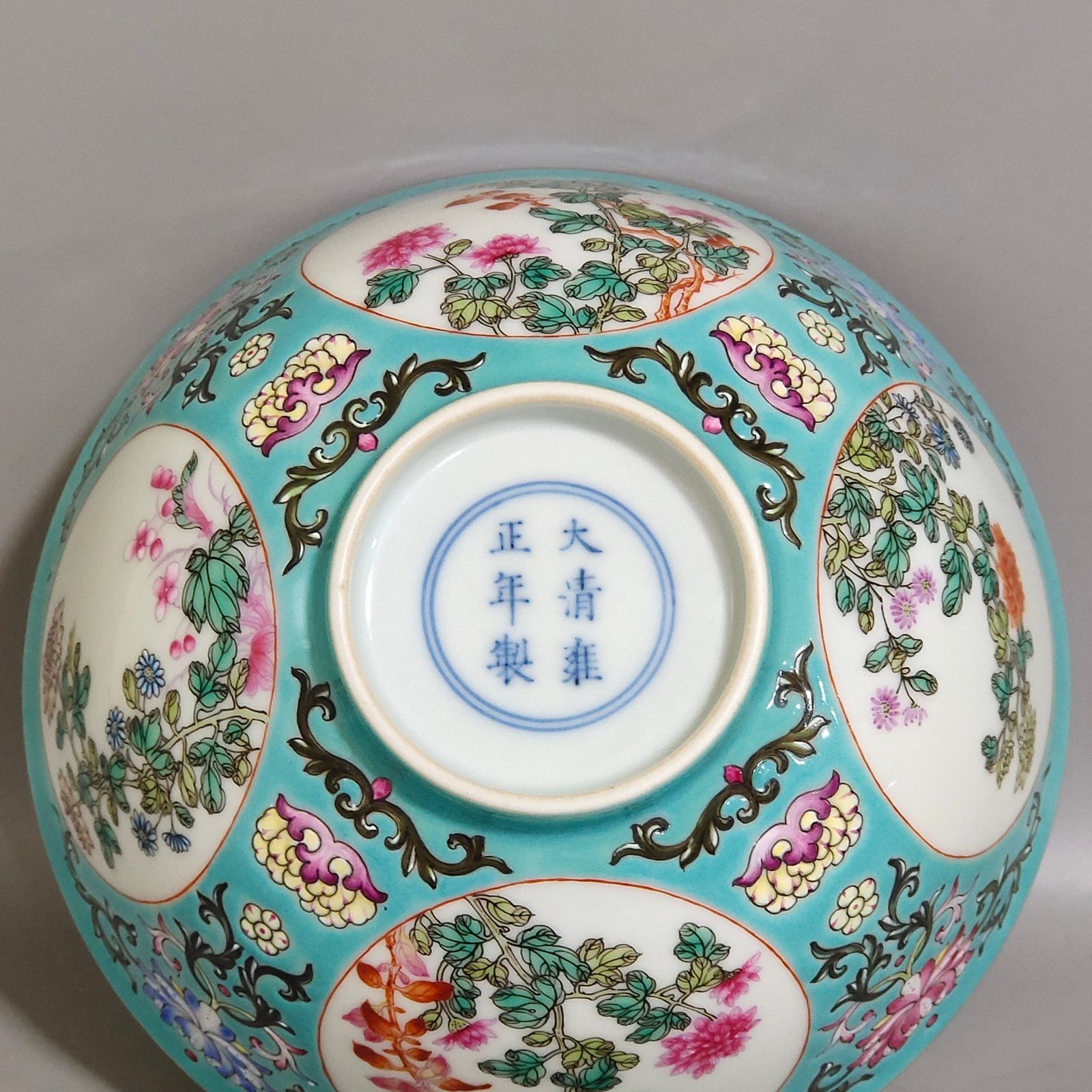Qing Dynasty Yongzheng turquoise window flower bowl