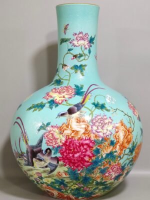 Qing Dynasty Yongzheng turquoise green zhao flower and bird celestial sphere vase