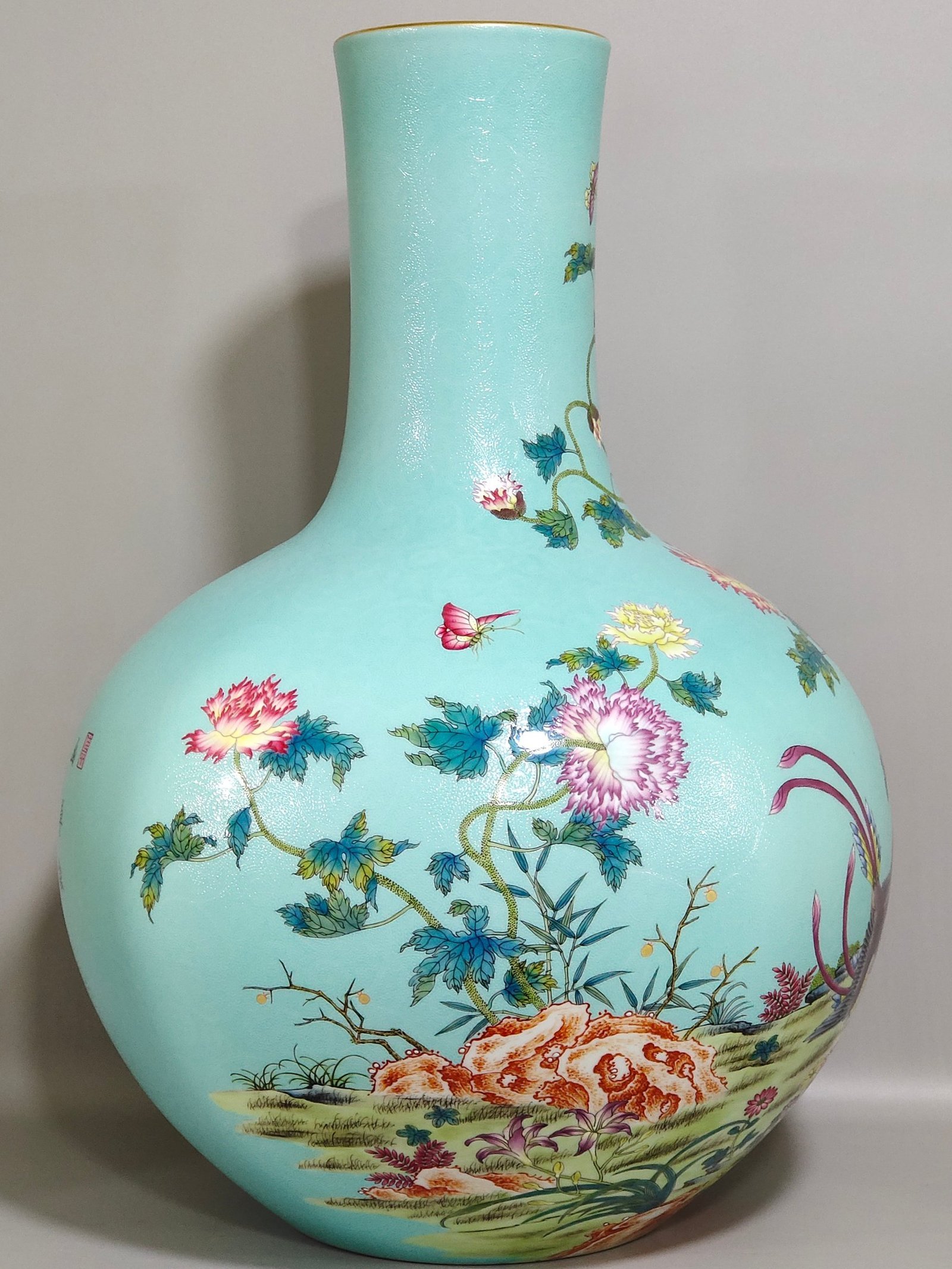 Qing Dynasty Yongzheng turquoise green zhao flower and bird celestial sphere vase