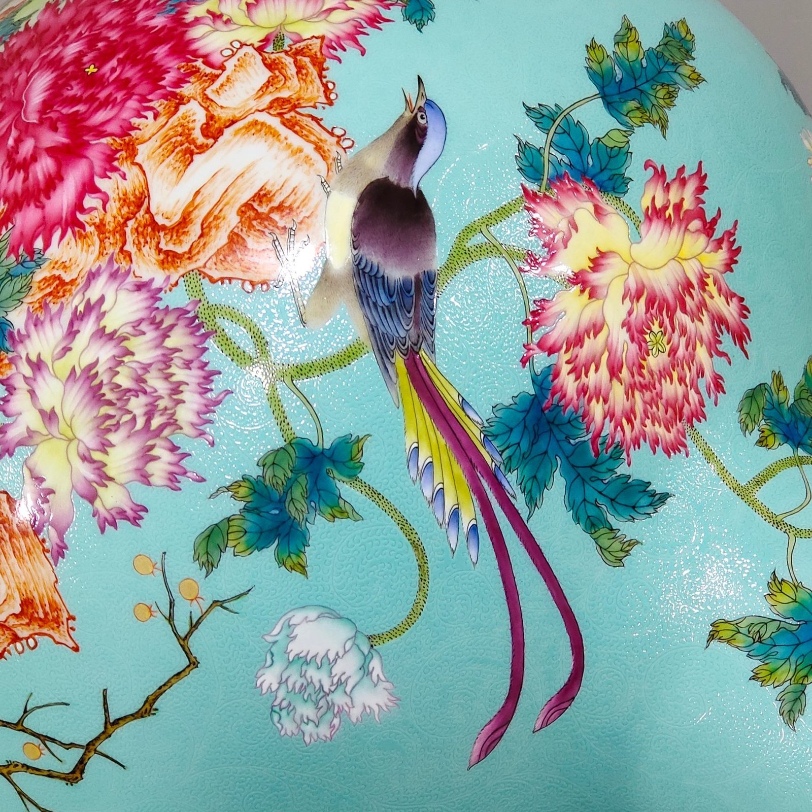 Qing Dynasty Yongzheng turquoise green zhao flower and bird celestial sphere vase