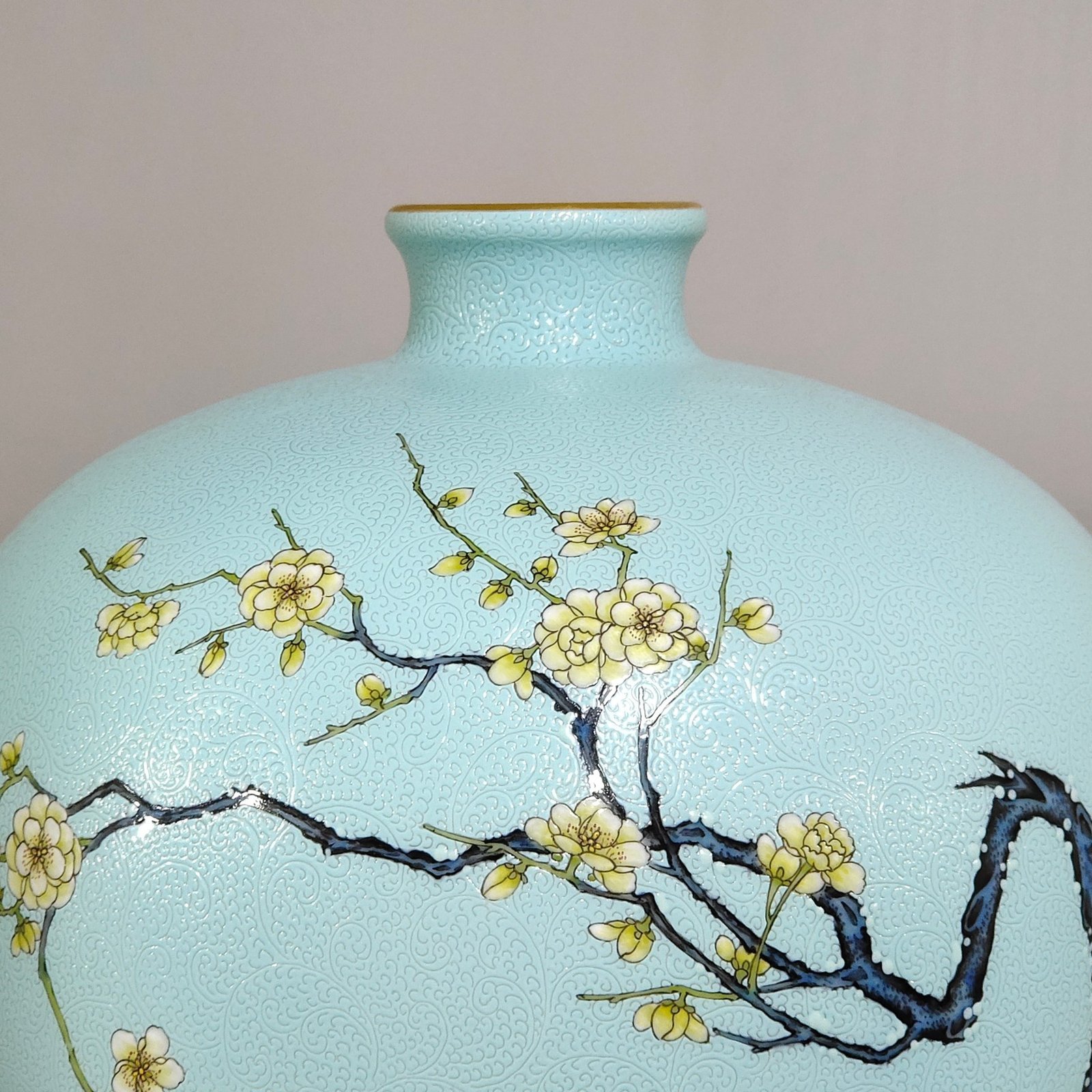 Qing Dynasty Yongzheng turquoise green flowered plum vase