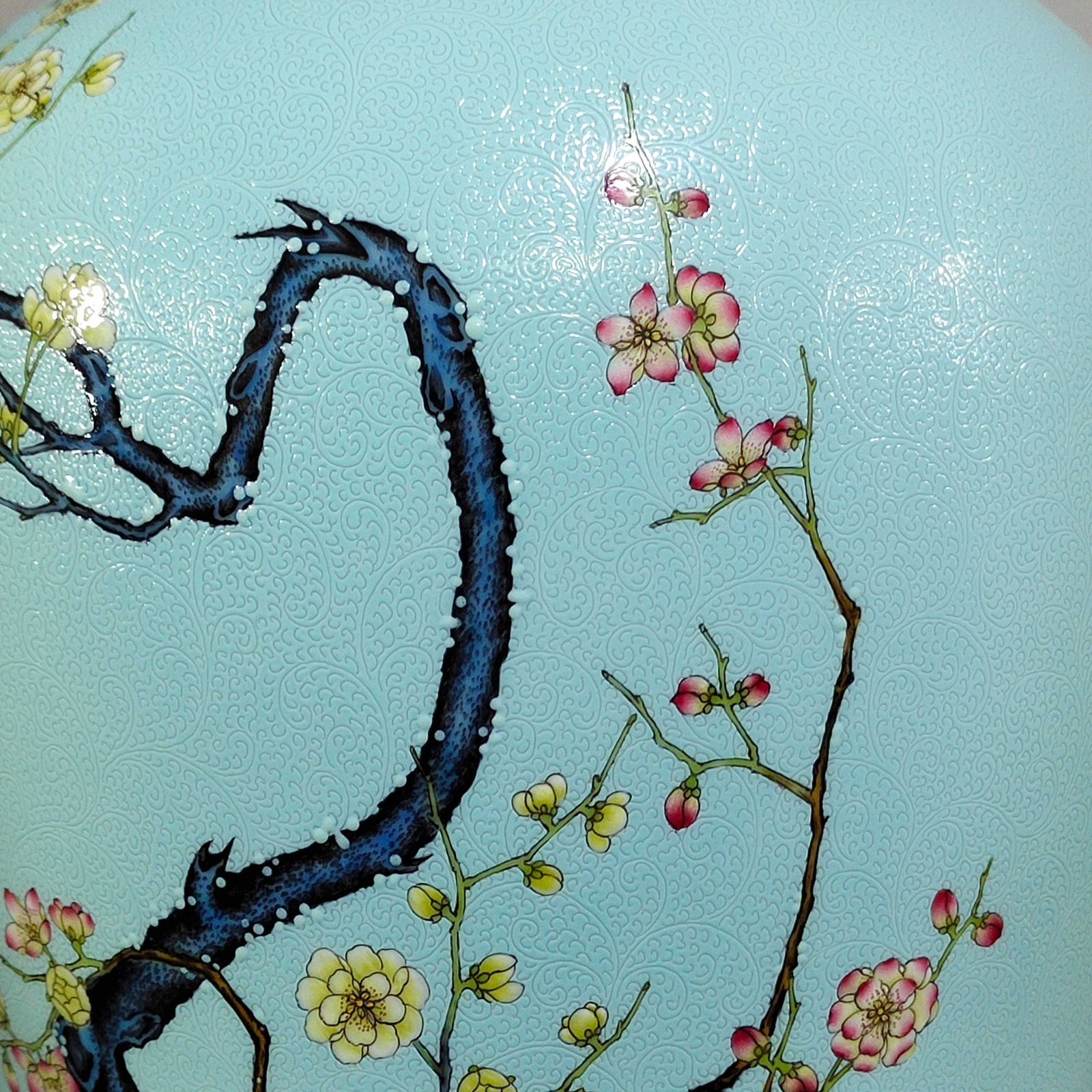 Qing Dynasty Yongzheng turquoise green flowered plum vase