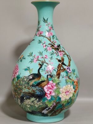 Qing Dynasty Yongzheng turquoise green flowered peacock flower and bird poem jade pot spring vase