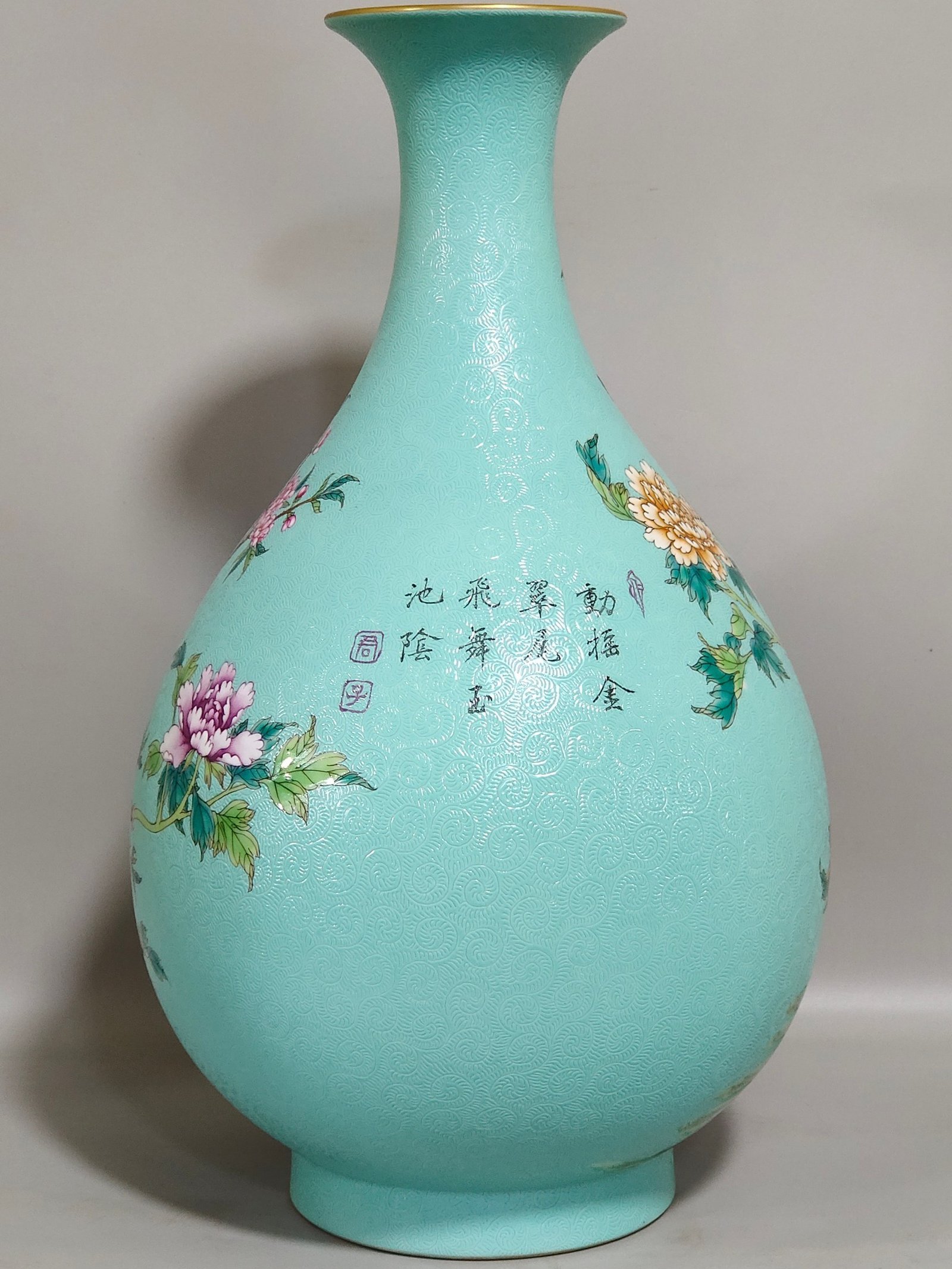 Qing Dynasty Yongzheng turquoise green flowered peacock flower and bird poem jade pot spring vase