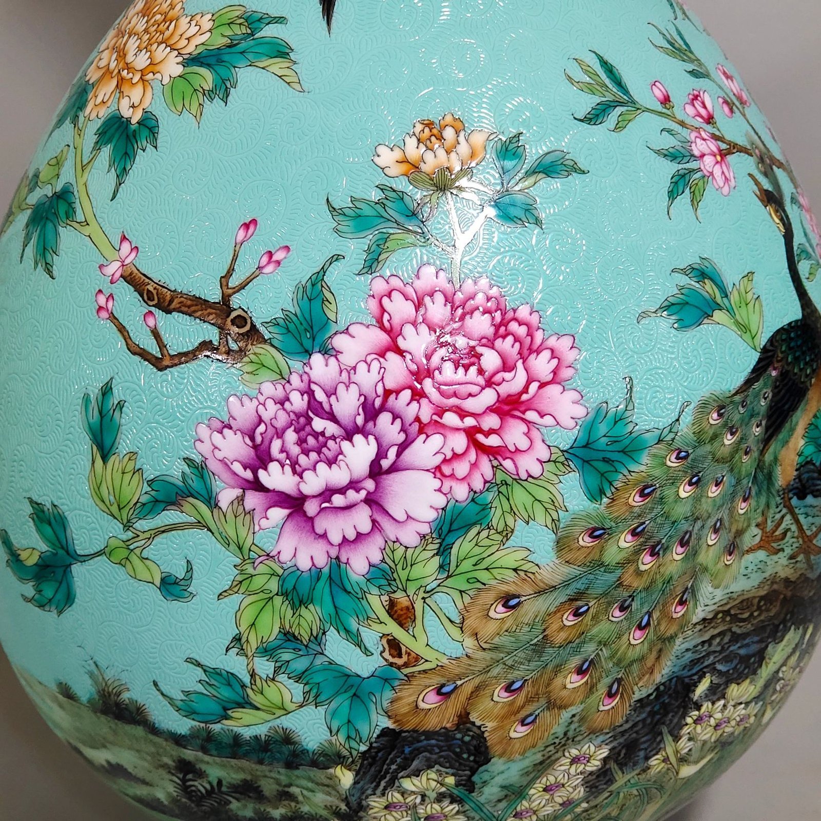 Qing Dynasty Yongzheng turquoise green flowered peacock flower and bird poem jade pot spring vase