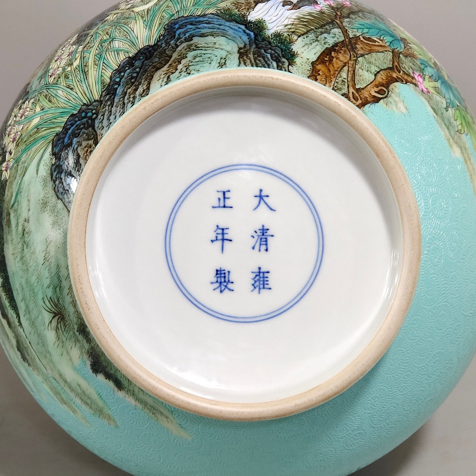 Qing Dynasty Yongzheng turquoise green flowered peacock flower and bird poem jade pot spring vase