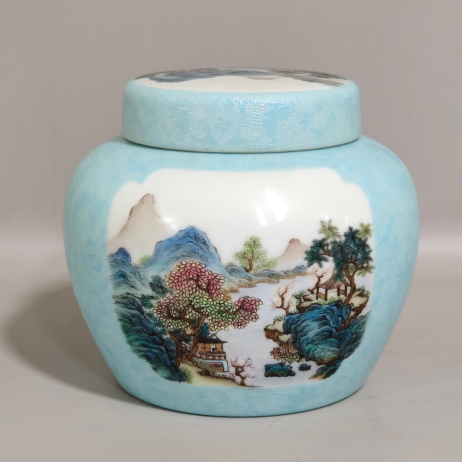 Qing Dynasty Yongzheng turquoise green flowered window landscape tea jar