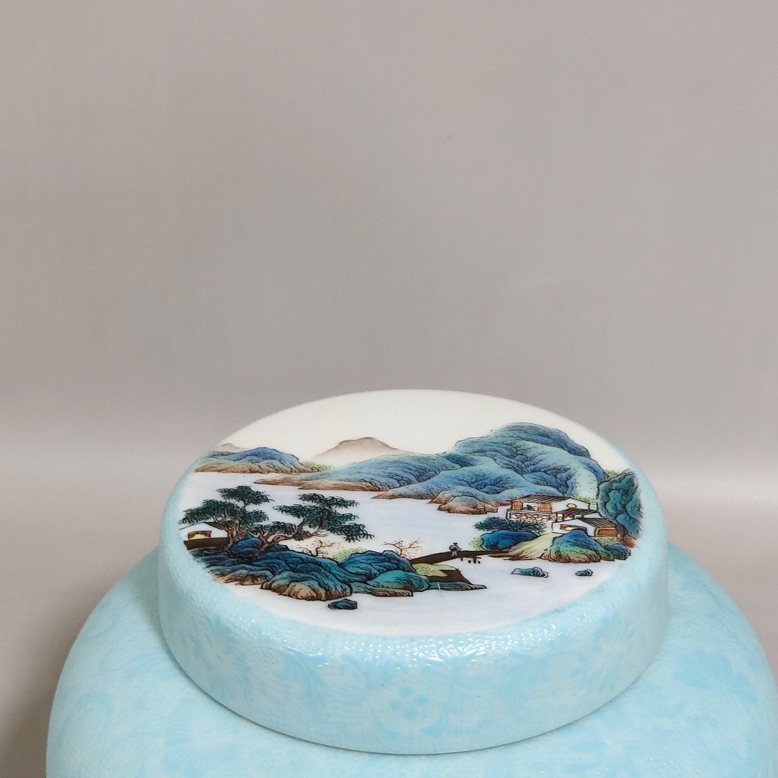Qing Dynasty Yongzheng turquoise green flowered window landscape tea jar