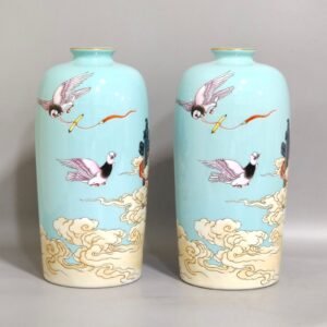 Qing Dynasty Yongzheng turquoise green plum vase