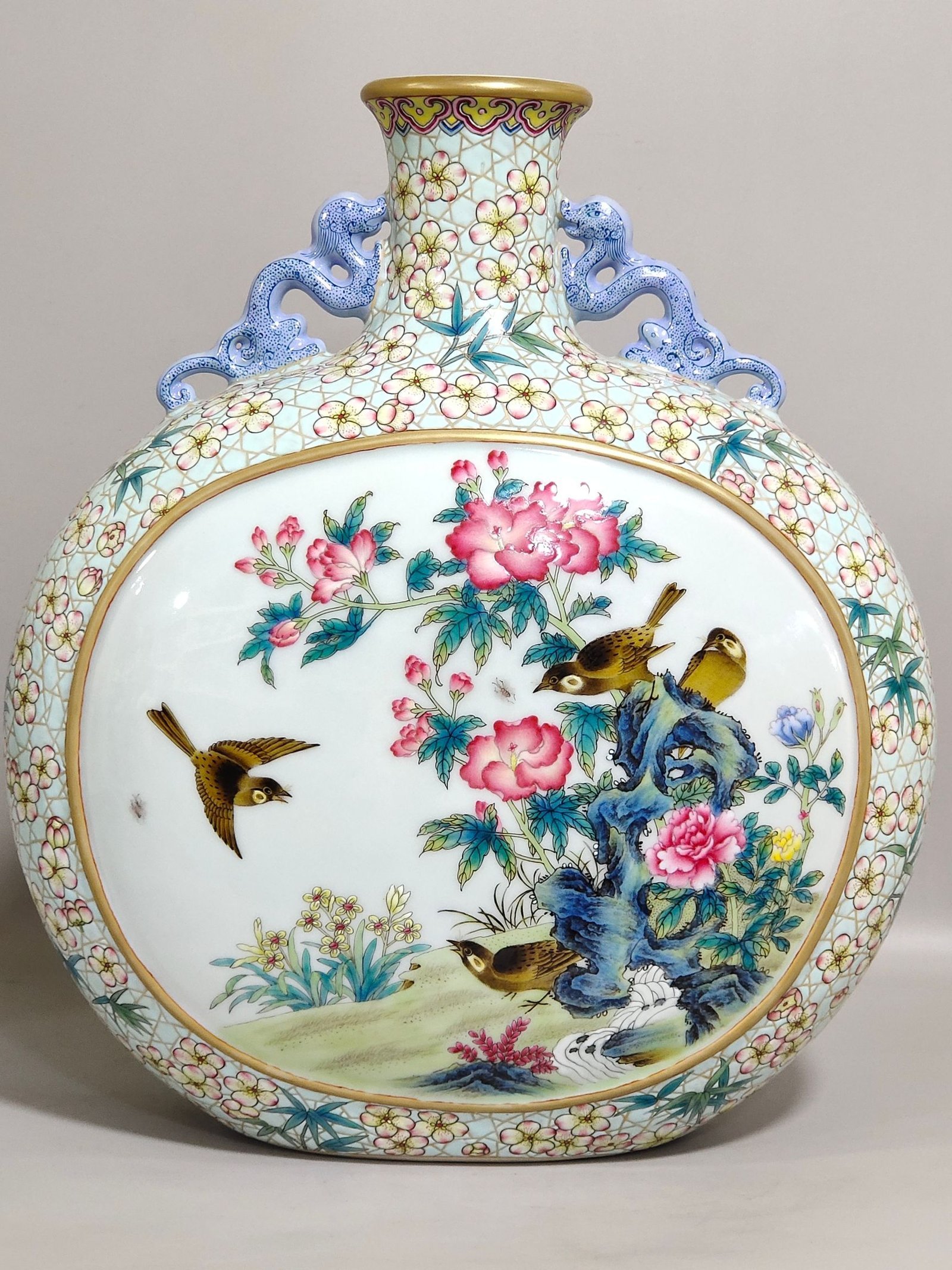 Qing Dynasty Yongzheng turquoise green plum blossom window vase with flowers and birds