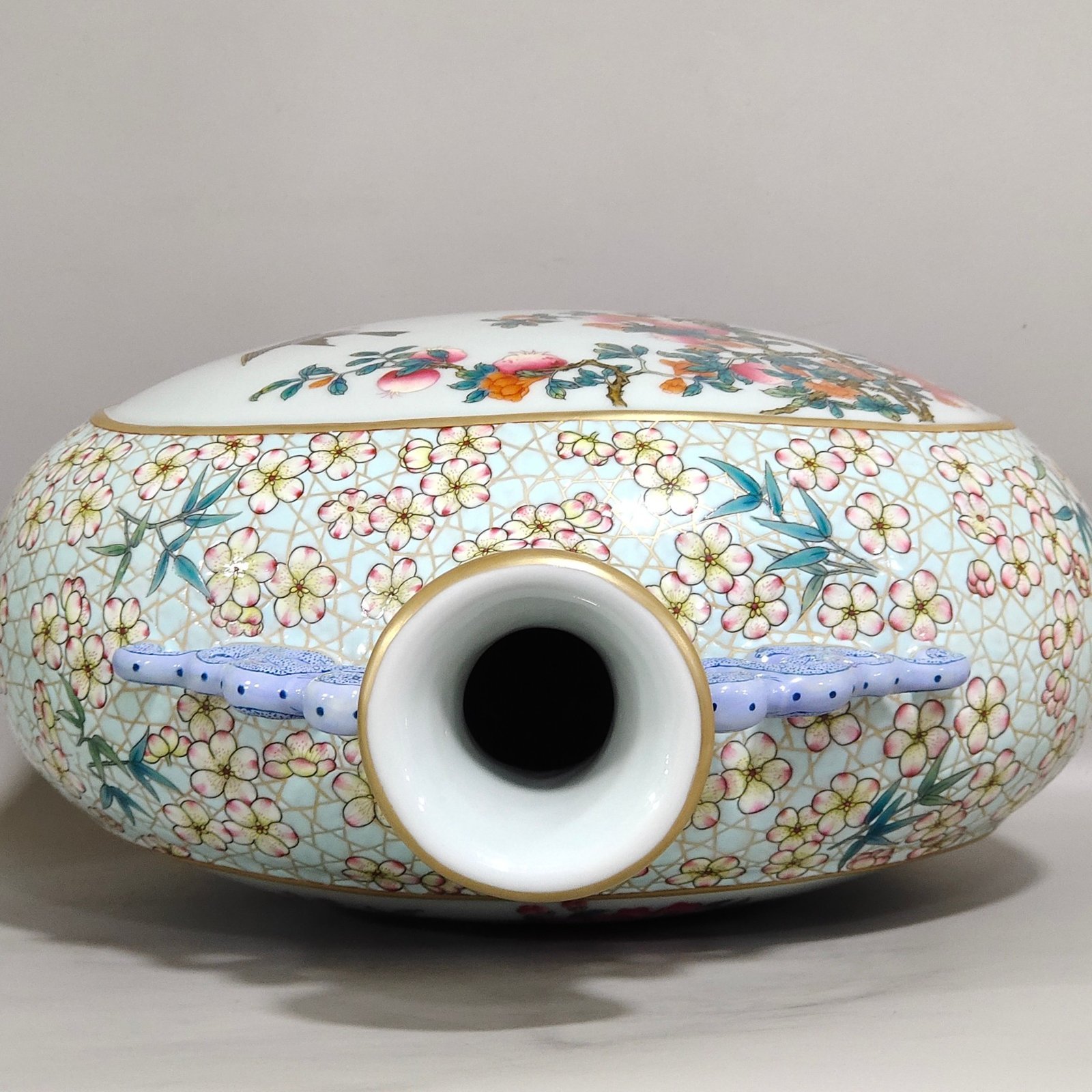 Qing Dynasty Yongzheng turquoise green plum blossom window vase with flowers and birds