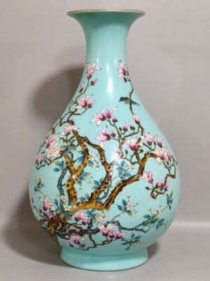 Qing Dynasty Yongzheng turquoise green magnolia flower and bird jade pot spring vase