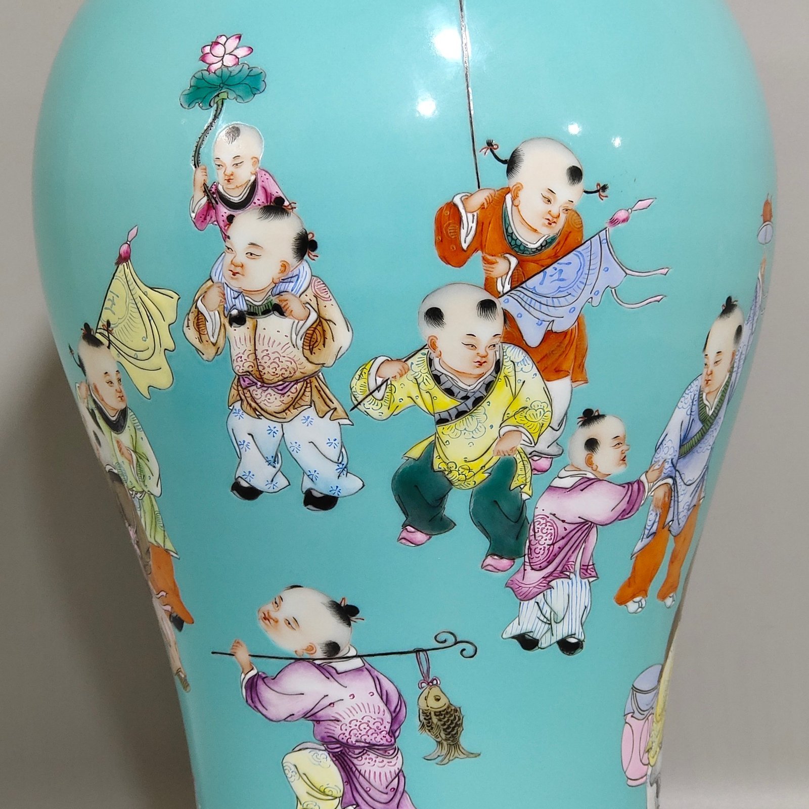 Qing Dynasty Yongzheng turquoise green Baizi plum vase