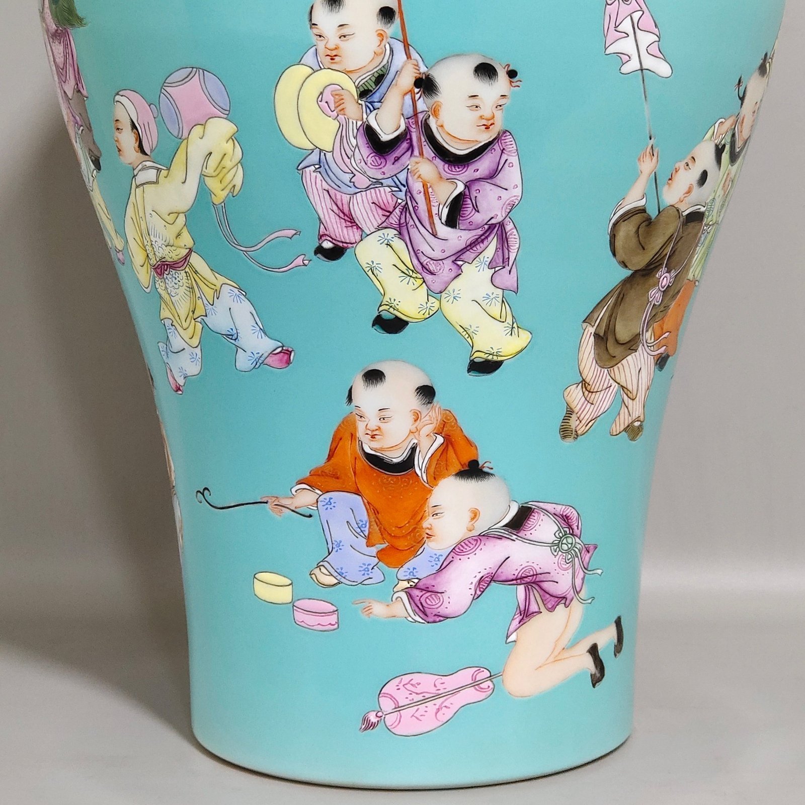 Qing Dynasty Yongzheng turquoise green Baizi plum vase