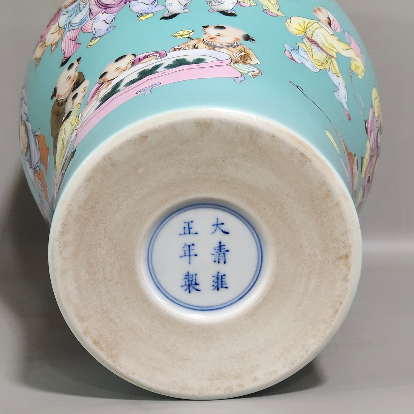 Qing Dynasty Yongzheng turquoise green Baizi plum vase