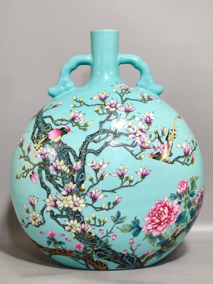 Qing Dynasty Yongzheng turquoise green flowers and birds holding the moon vase