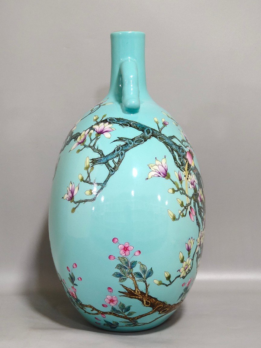 Qing Dynasty Yongzheng turquoise green flowers and birds holding the moon vase