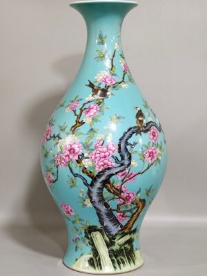 Qing Dynasty Yongzheng turquoise green flower and bird poem olive vase