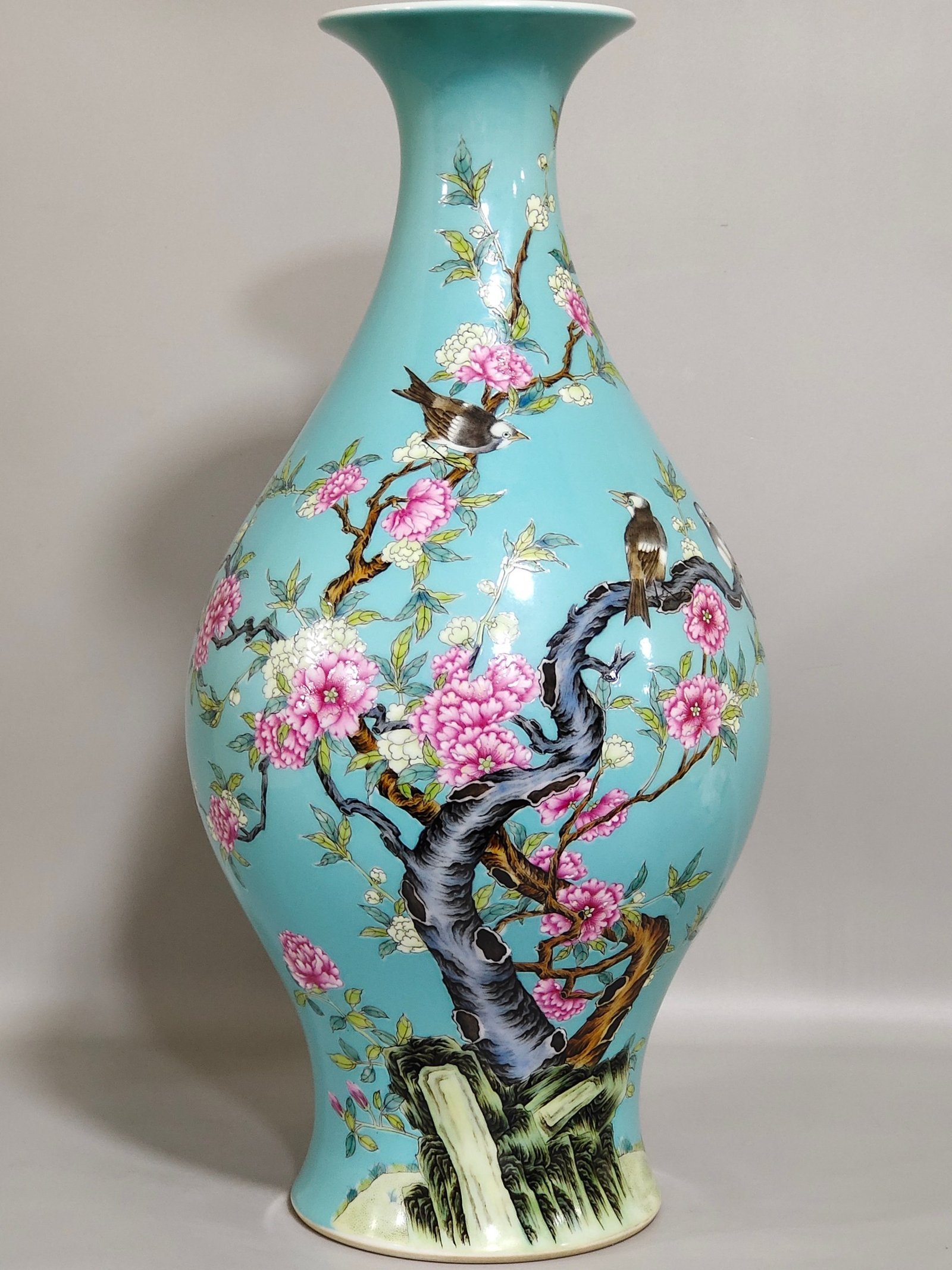 Qing Dynasty Yongzheng turquoise green flower and bird poem olive vase