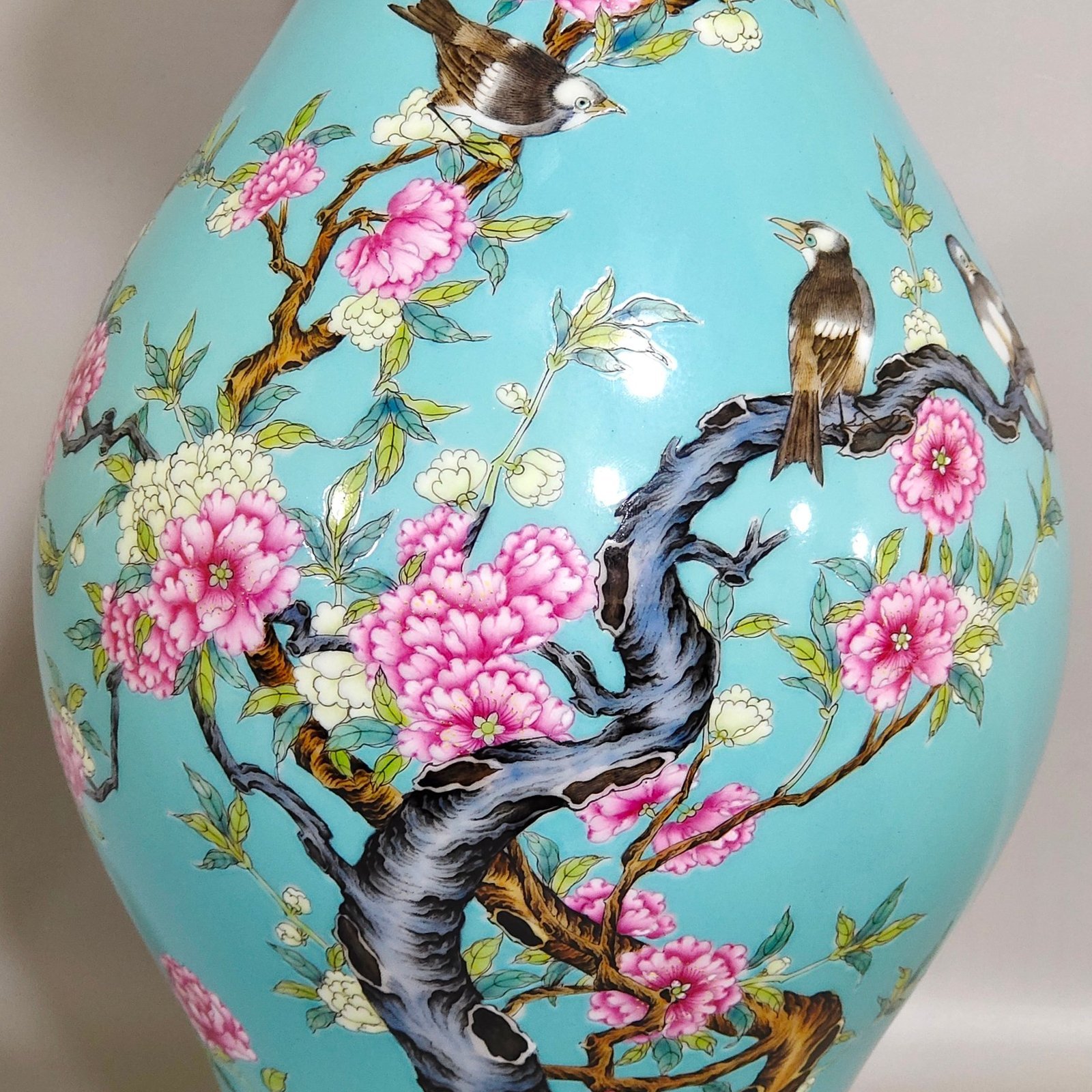 Qing Dynasty Yongzheng turquoise green flower and bird poem olive vase