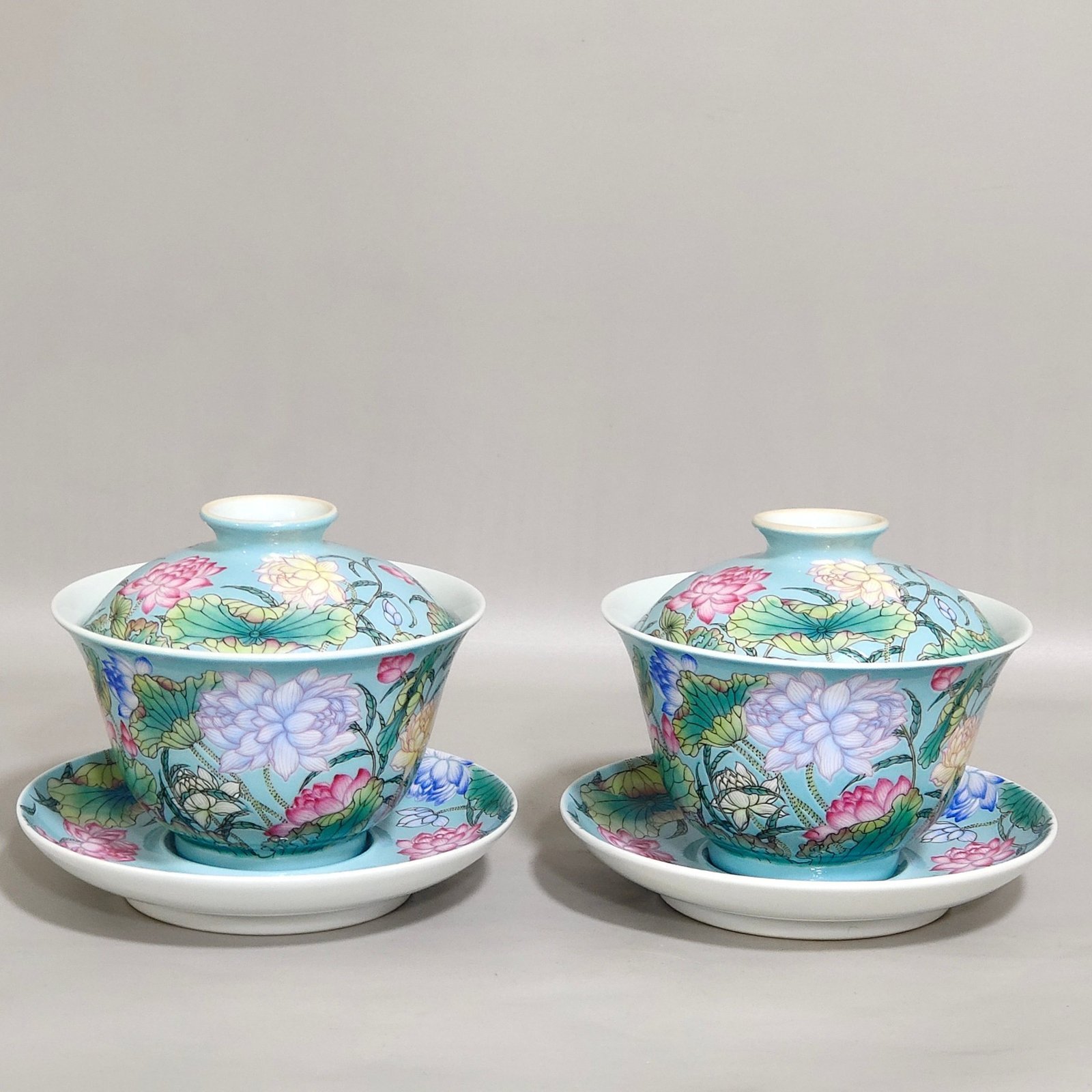 Qing Dynasty Yongzheng turquoise green lotus covered bowl