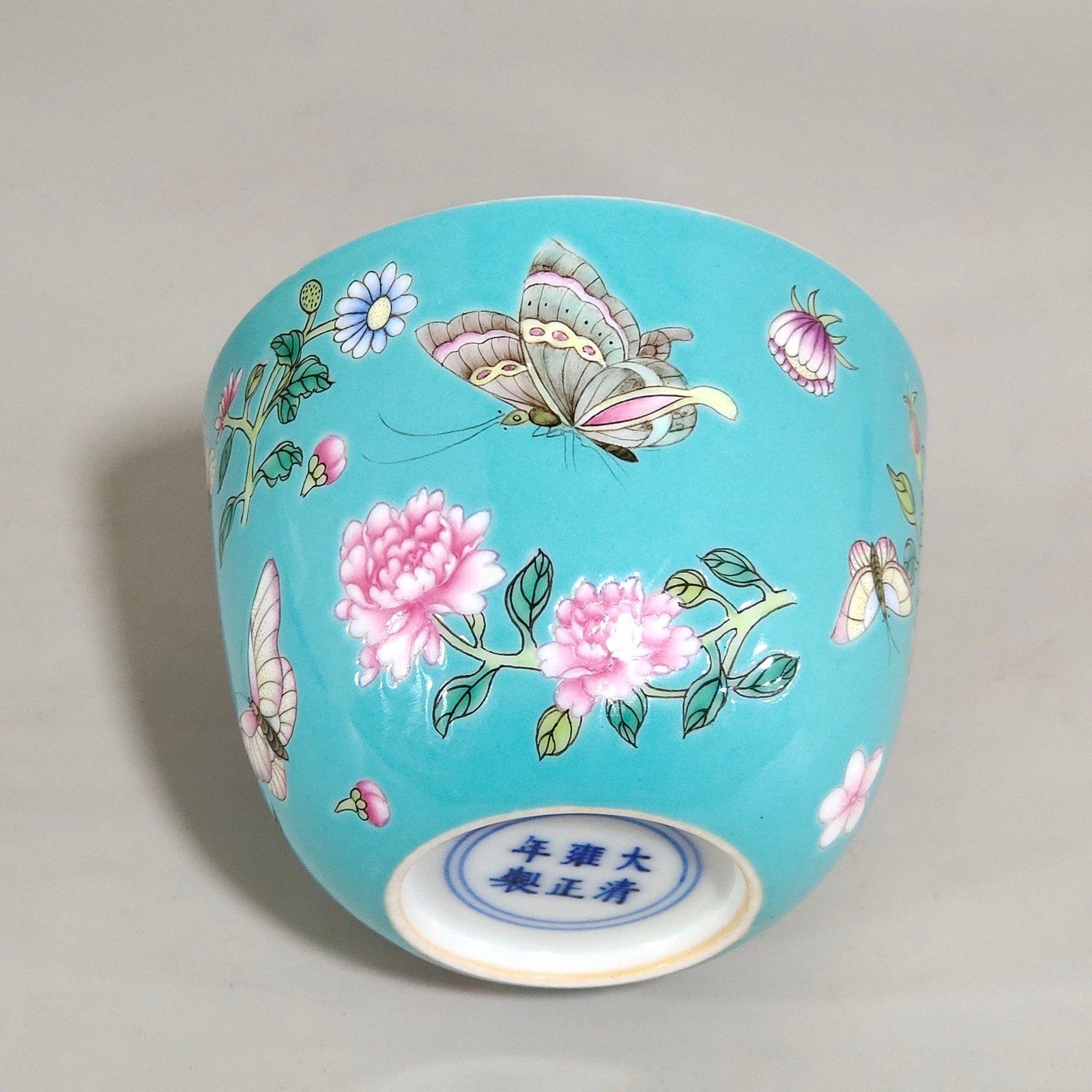 Qing Dynasty Yongzheng turquoise green butterfly cup