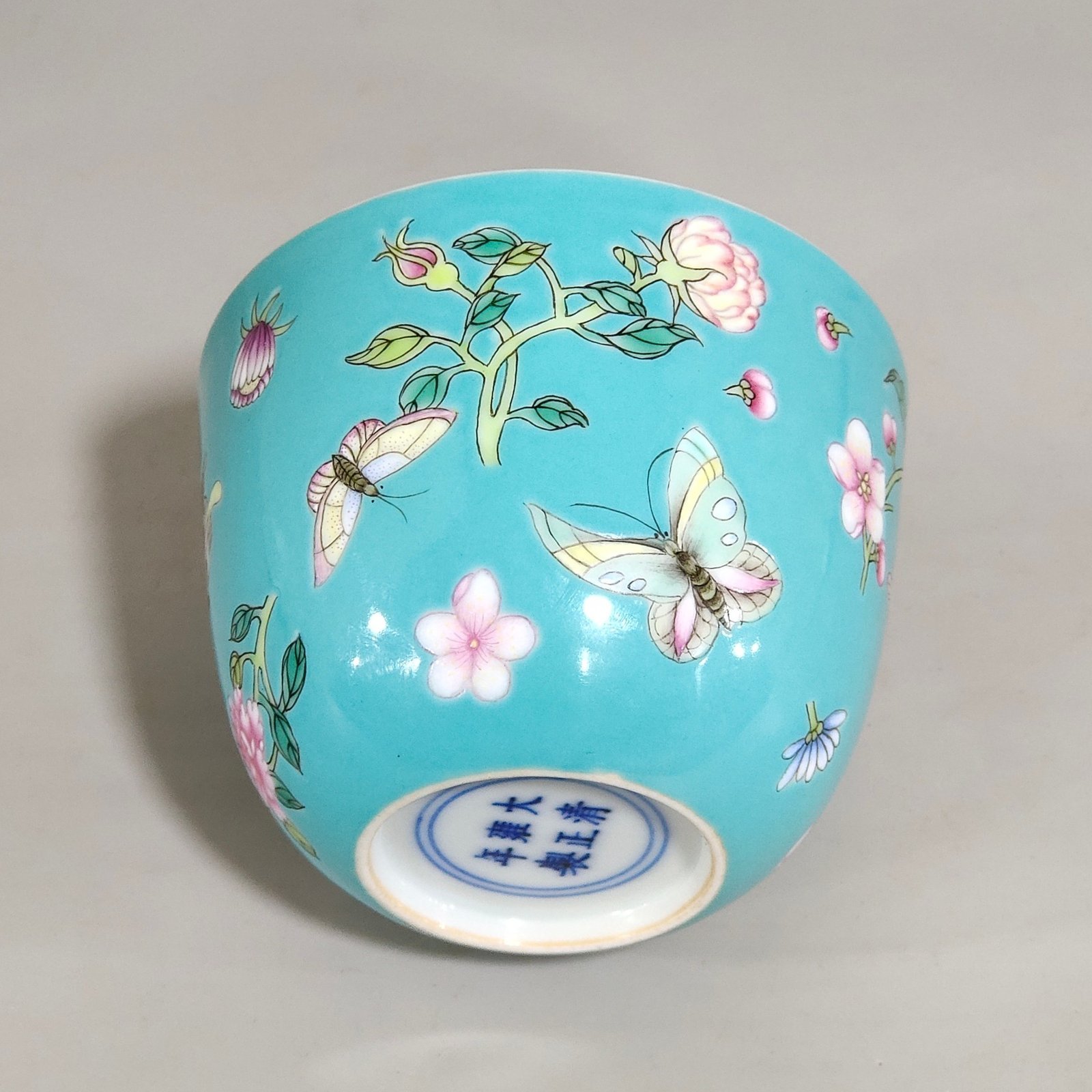 Qing Dynasty Yongzheng turquoise green butterfly cup